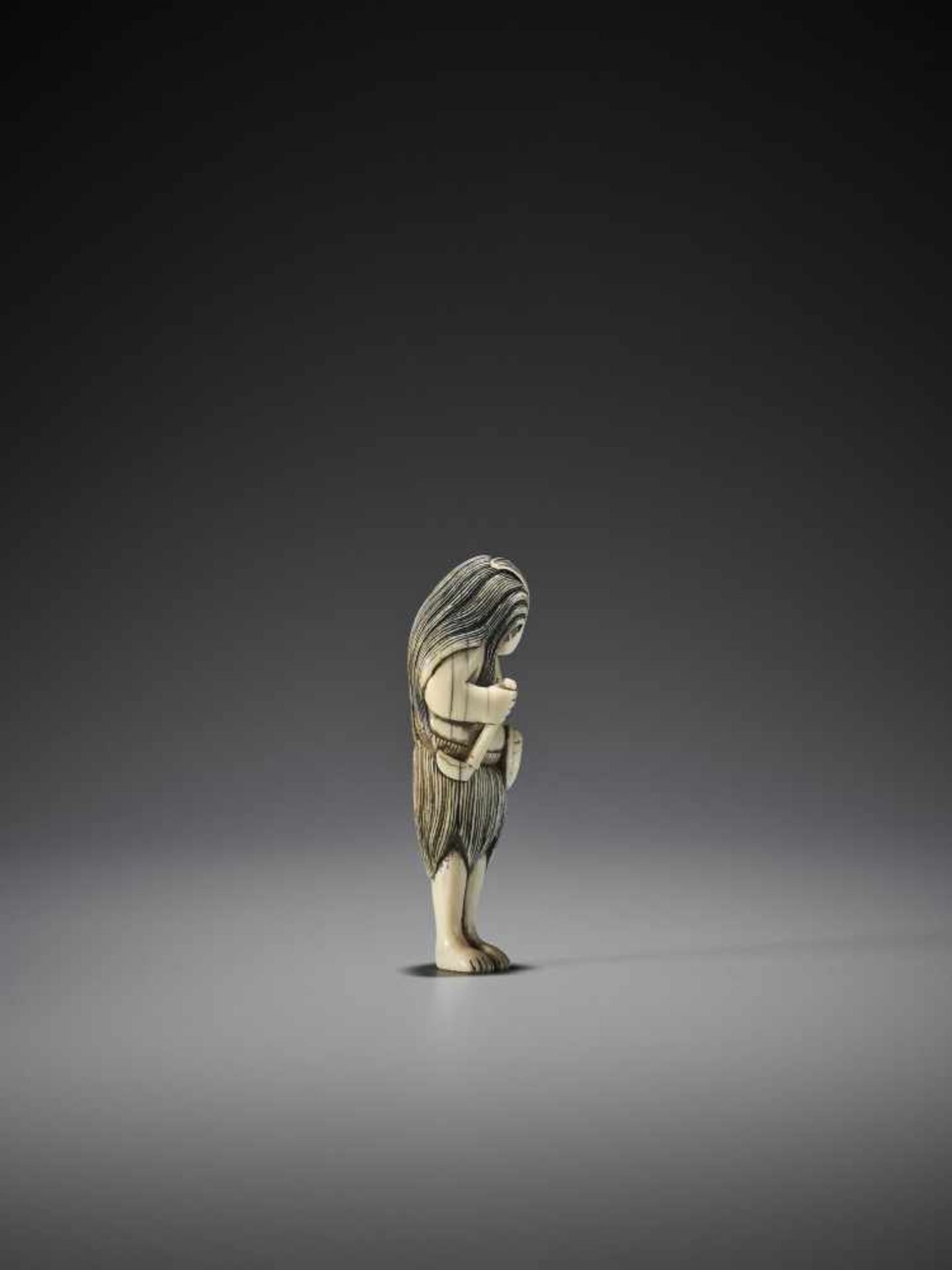 A FINE IVORY NETSUKE OF A STANDING AMA WITH AWABI - Image 6 of 10