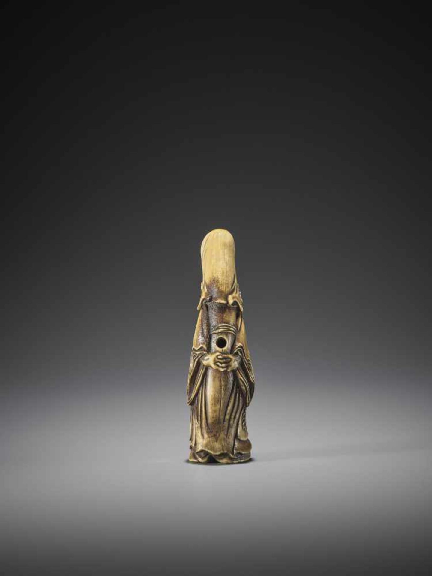 A SUPERB AND UNUSUAL STAG ANTLER NETSUKE OF A FOREIGNER - Image 2 of 10