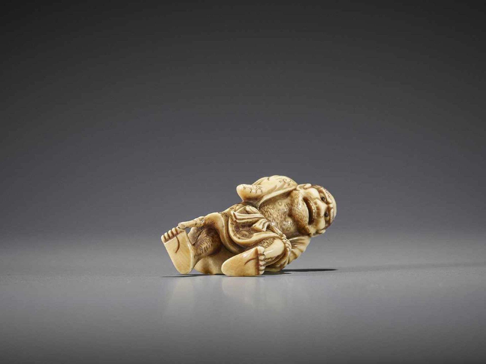 MASAKAZU: AN IVORY NETSUKE OF TEKKAI SENNIN - Bild 8 aus 9