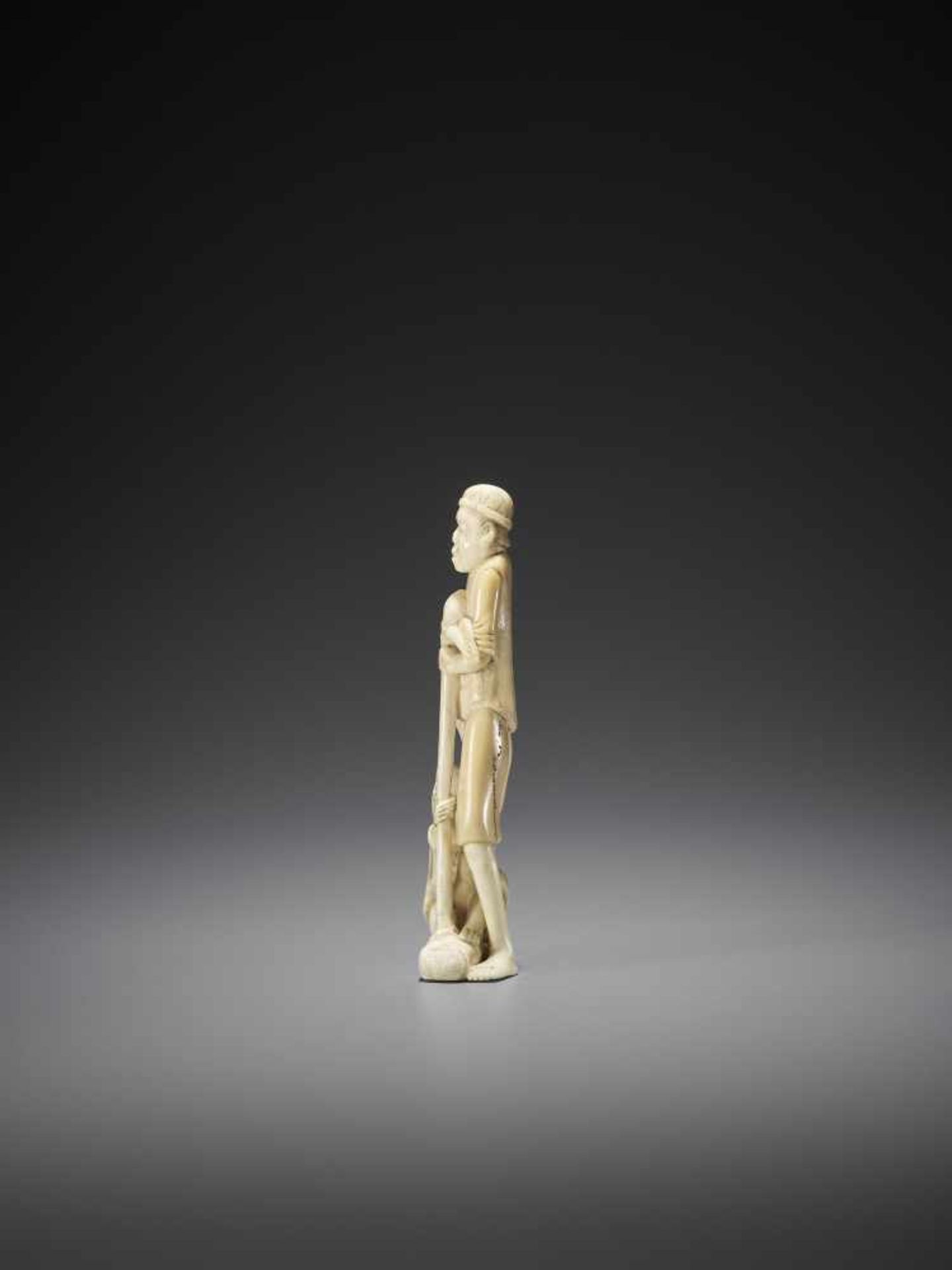 A TALL WALRUS IVORY NETSUKE OF A SARUMAWASHI - Image 4 of 8