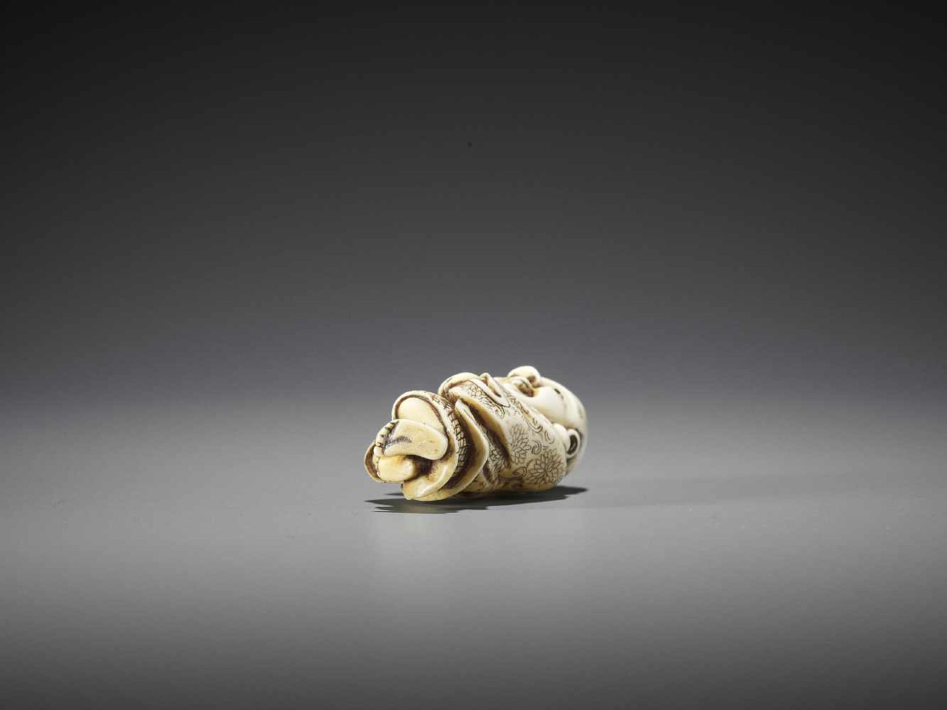 YOSHIMASA: AN IVORY NETSUKE OF FUKUSUKE - Bild 8 aus 10