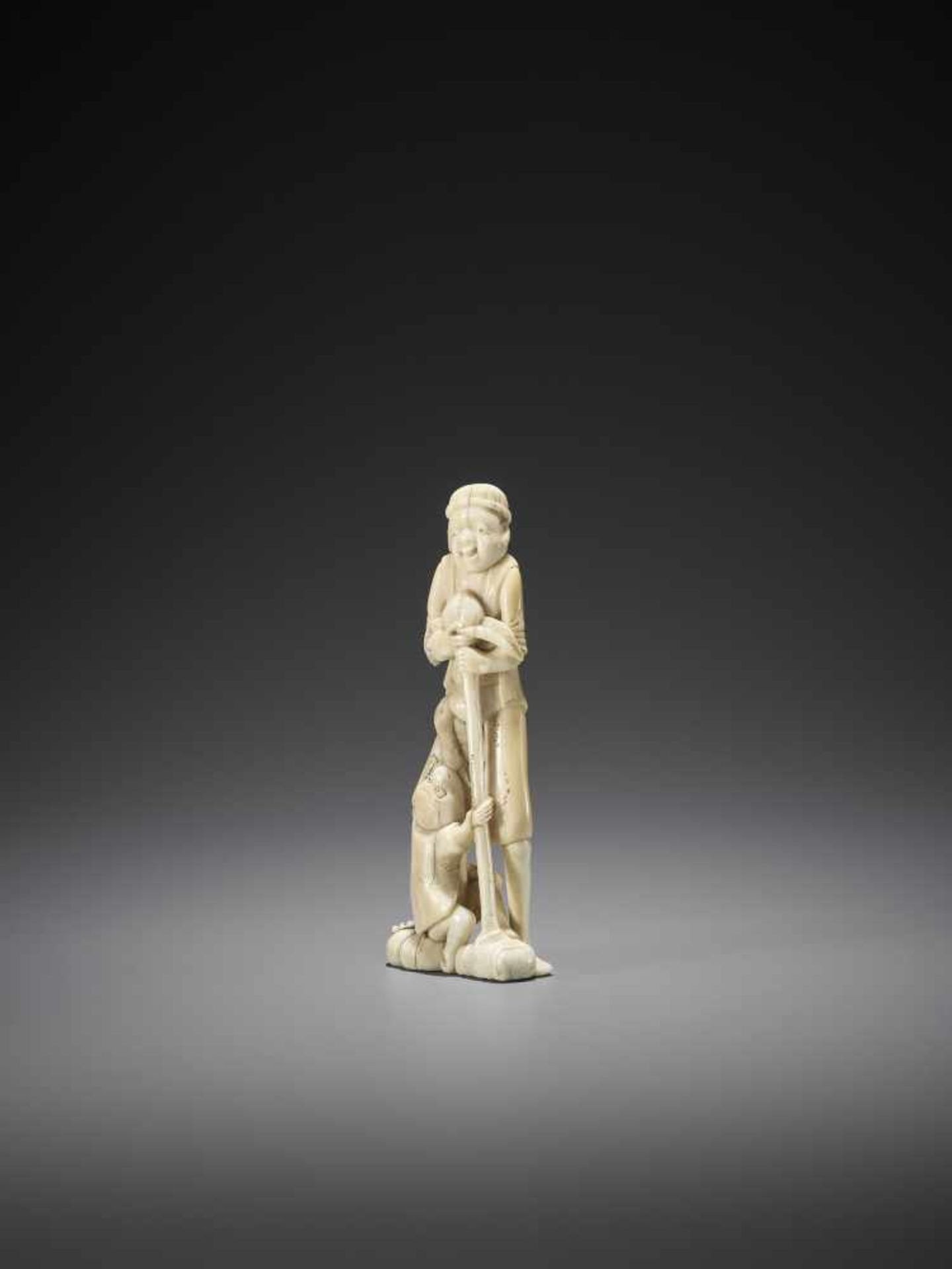 A TALL WALRUS IVORY NETSUKE OF A SARUMAWASHI - Image 3 of 8