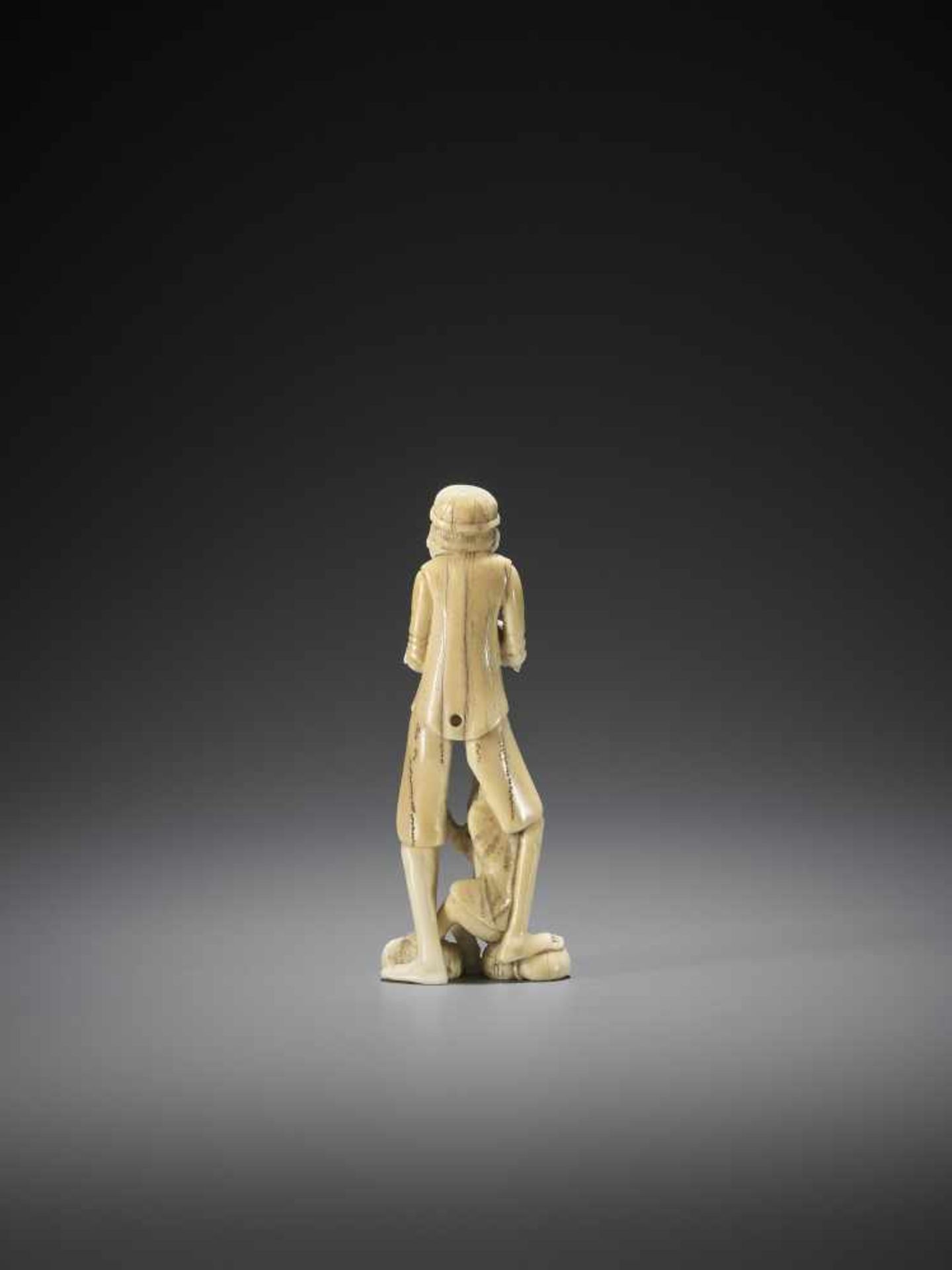 A TALL WALRUS IVORY NETSUKE OF A SARUMAWASHI - Image 5 of 8