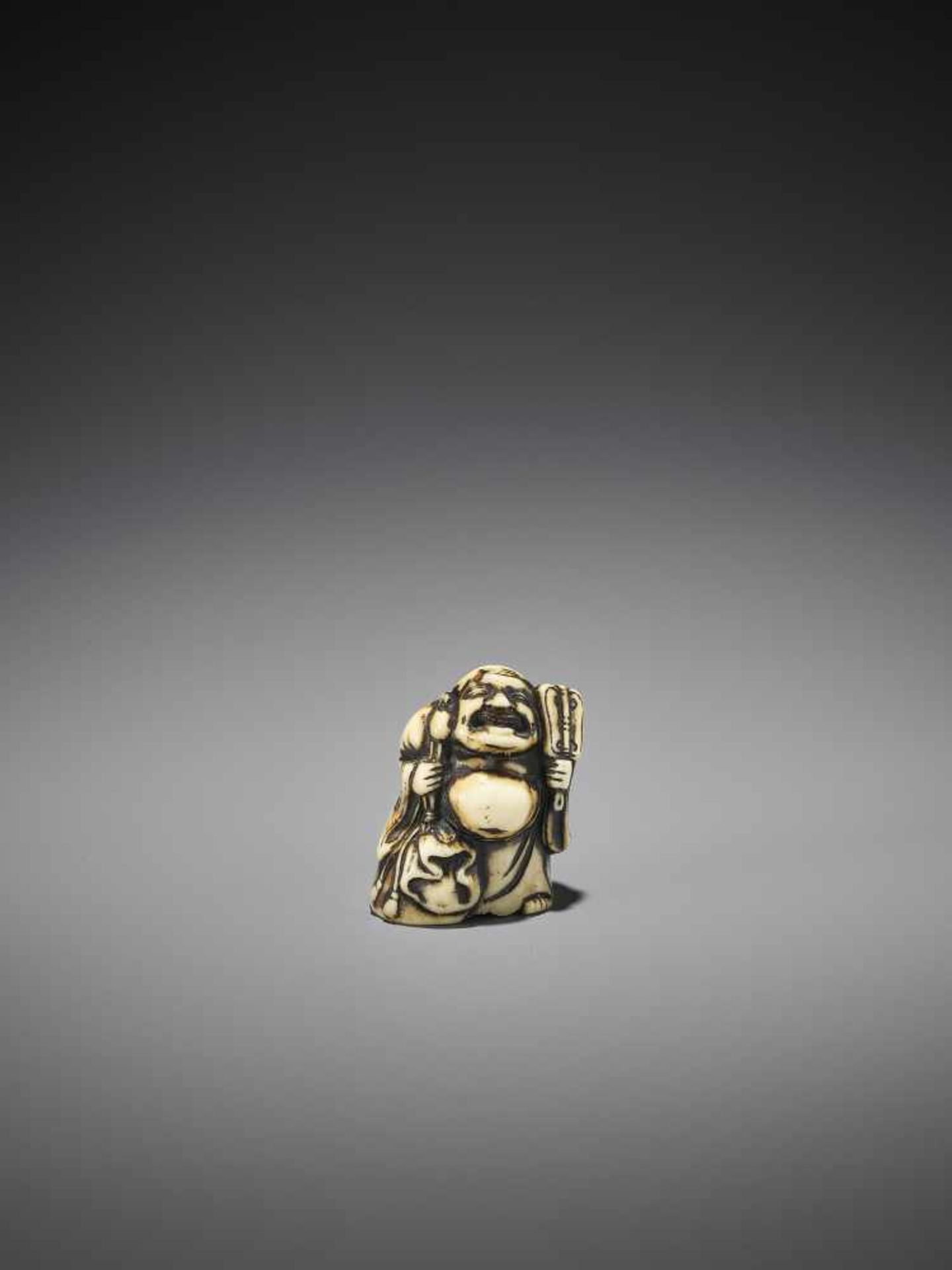 A RARE AND EARLY MARINE IVORY NETSUKE OF A BIZEN MODEL OF HOTEI - Image 3 of 9