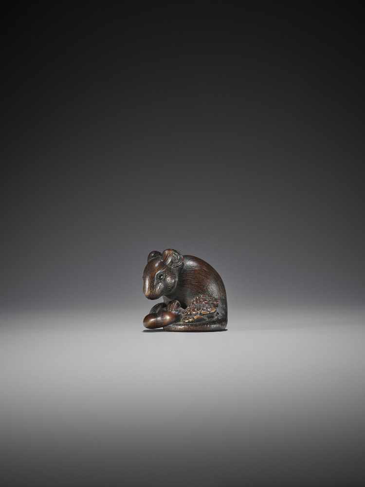 A FINE KYOTO SCHOOL WOOD NETSUKE OF A RAT WITH DAIKON