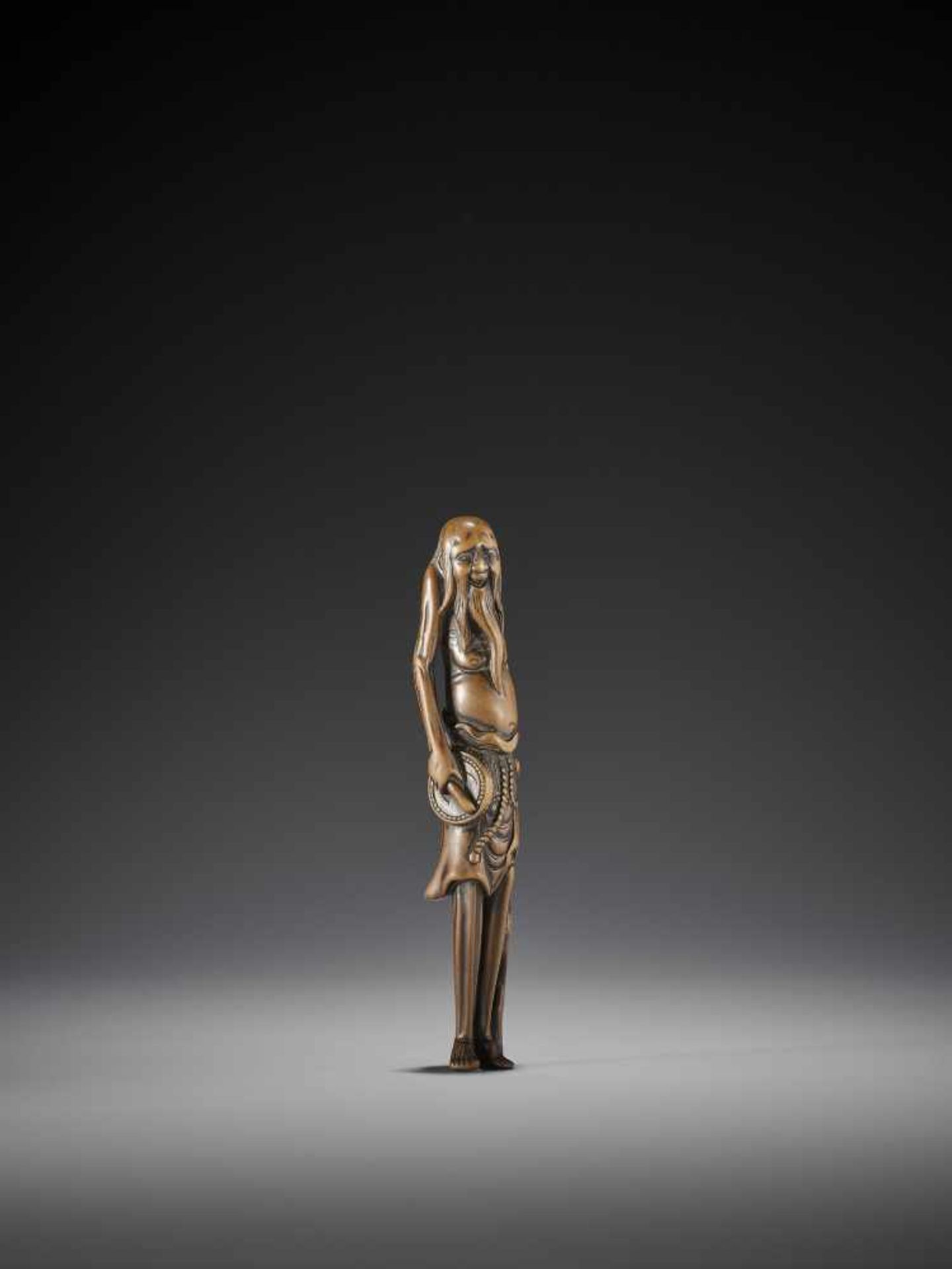 AN EXCELLENT TALL WOOD NETSUKE OF A SOUTH SEA ISLANDER - Bild 7 aus 11