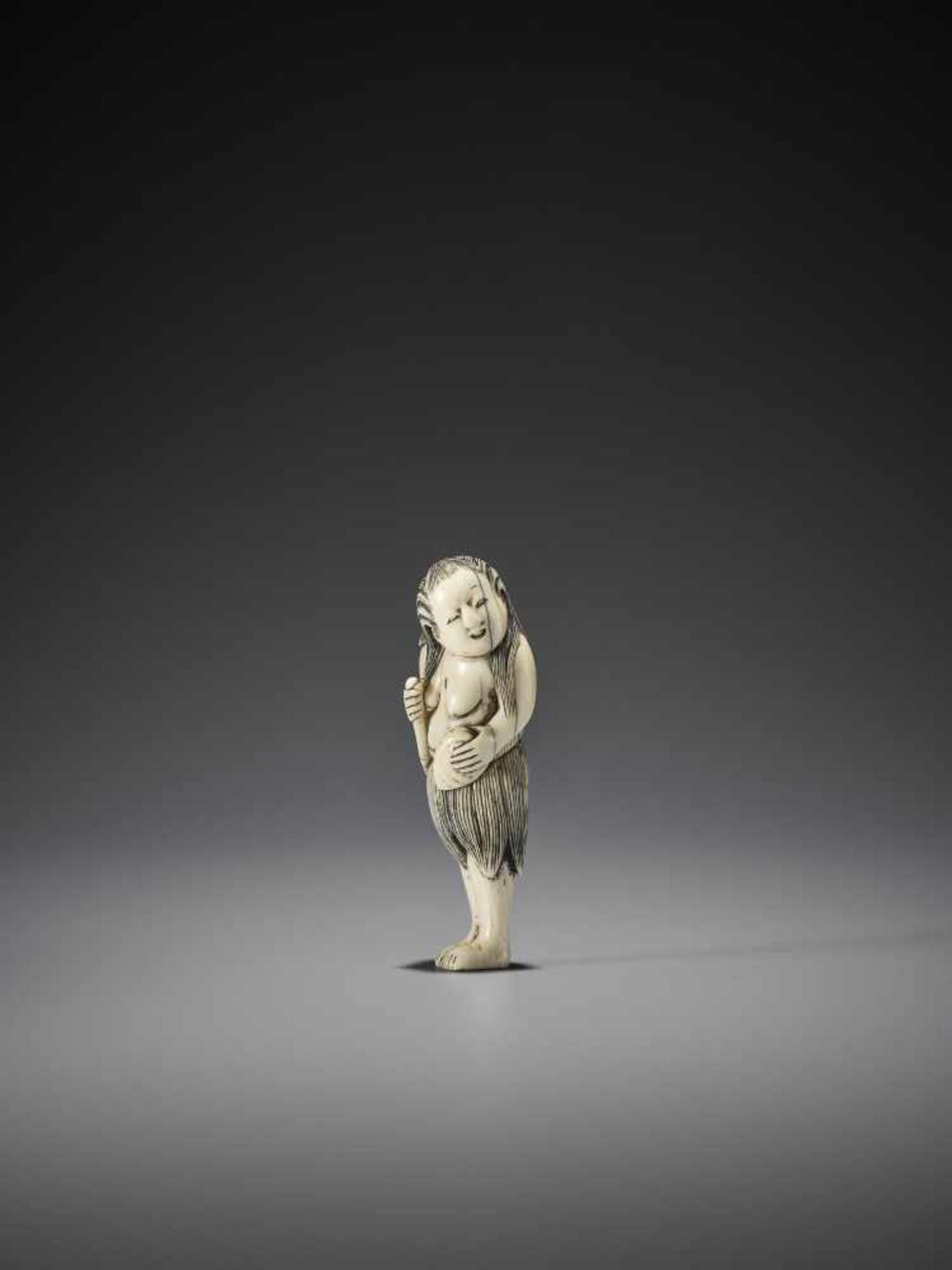 A FINE IVORY NETSUKE OF A STANDING AMA WITH AWABI - Image 3 of 10