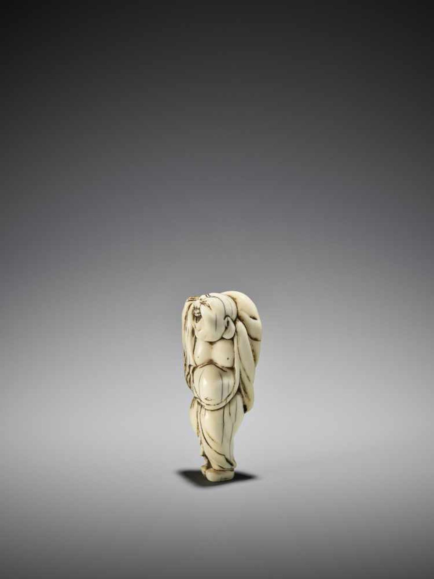 AN IVORY NETSUKE OF HOTEI - Image 3 of 7