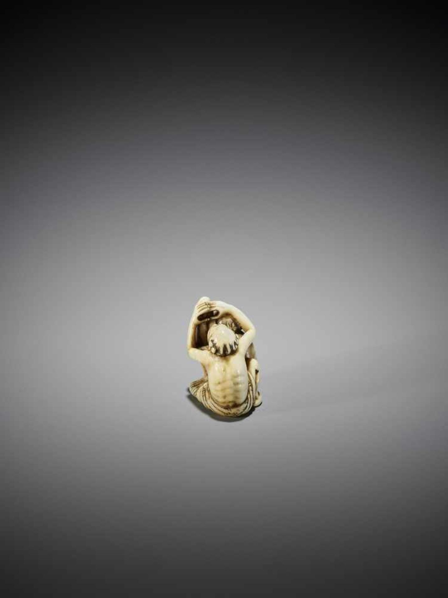 AN EDO SCHOOL IVORY NETSUKE OF ASHINAGA AND TENAGA - Image 5 of 8