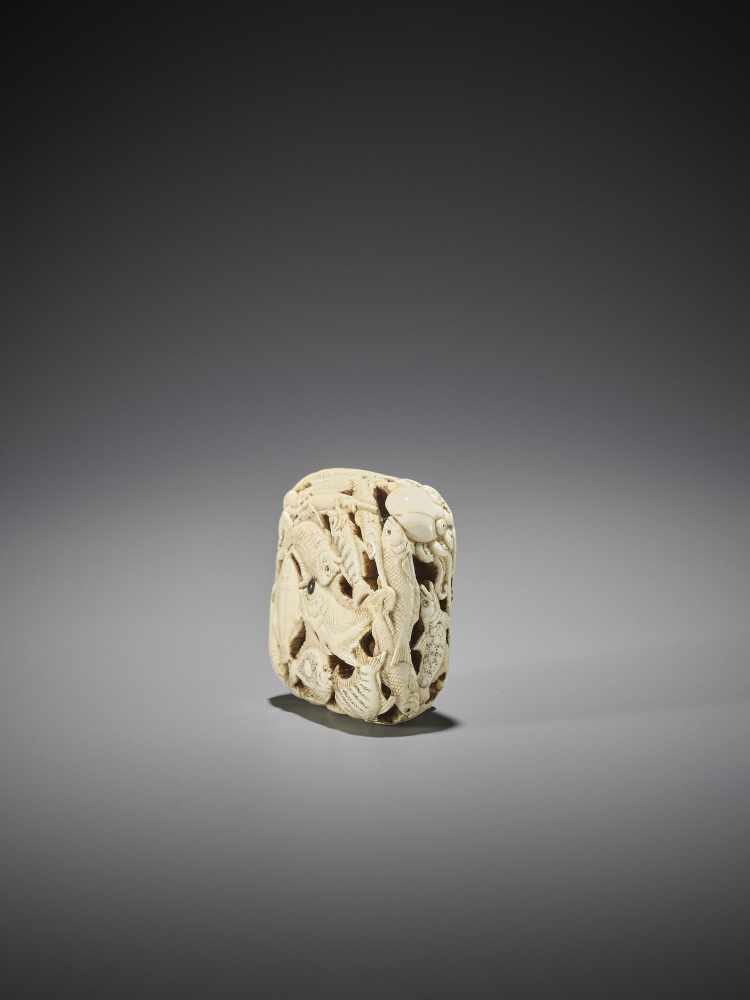 HOSAI MASAHIRO: A LARGE IVORY NETSUKE WITH MARINE LIFE - Image 4 of 10