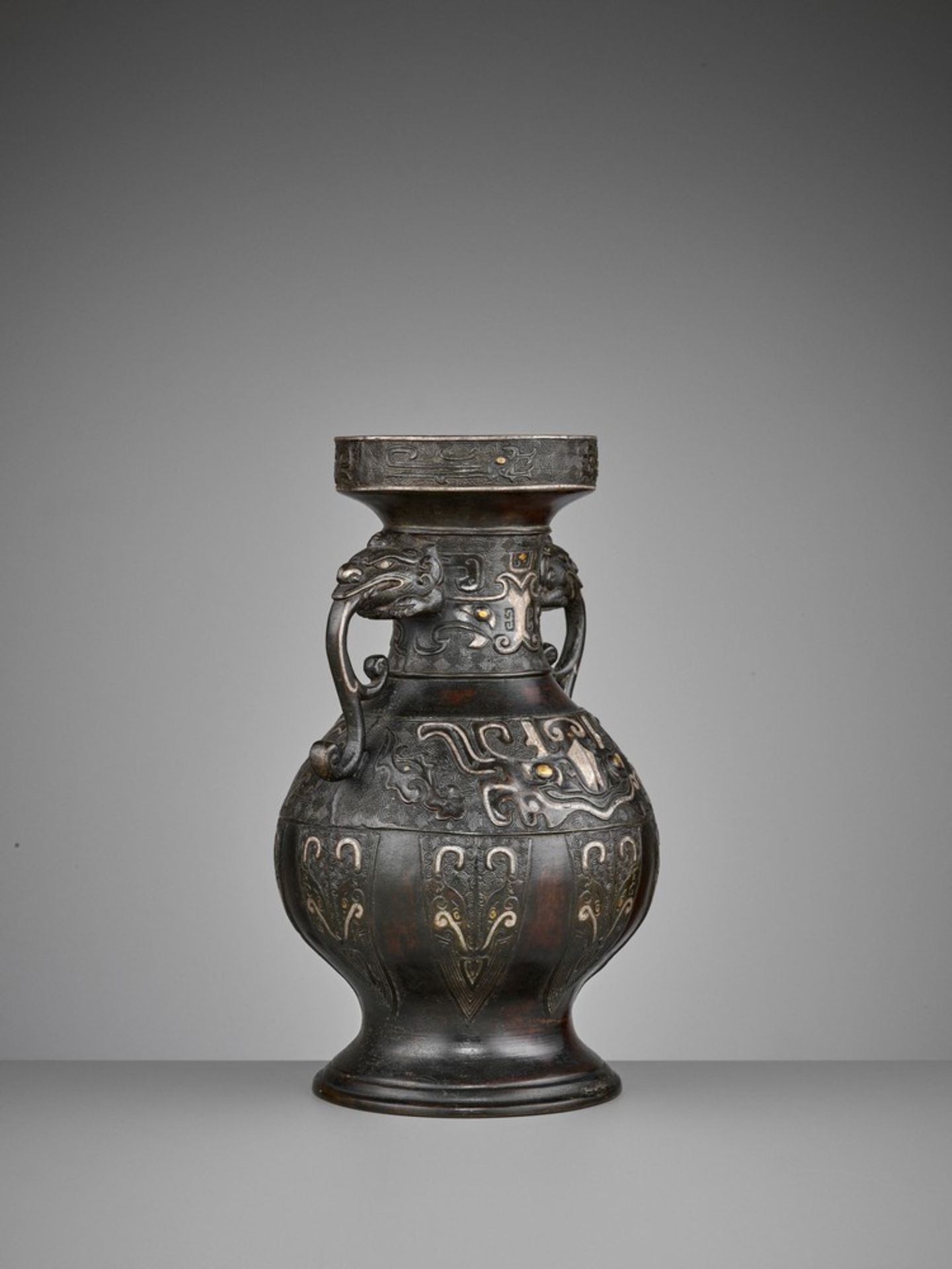 A GOLD AND SILVER INLAID BRONZE VASE, HU, MING DYNASTY - Image 9 of 11