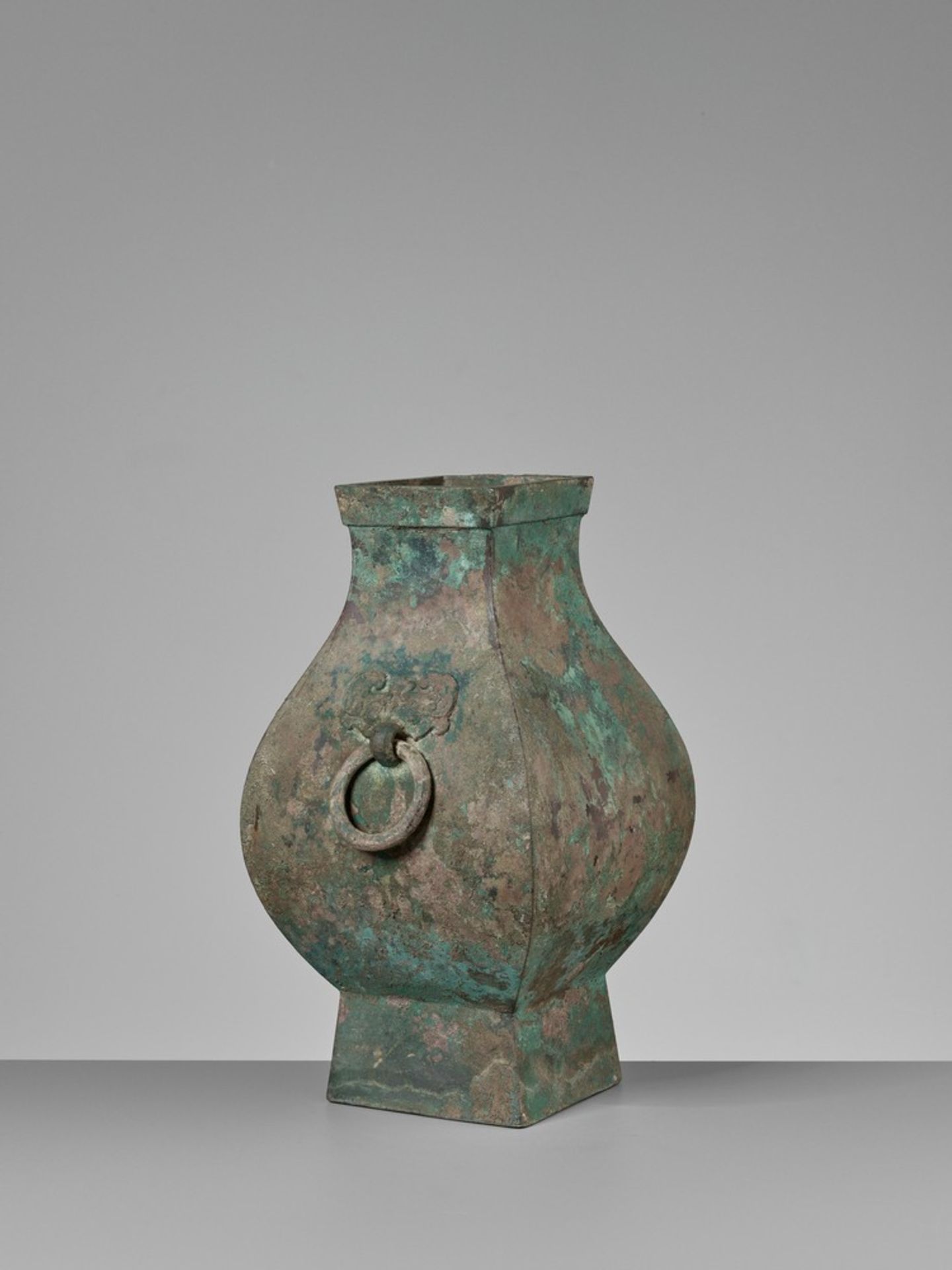 A FACETED BRONZE STORAGE VESSEL, FANGHU, HAN DYNASTY China, 206 BC-AD 220. The faceted pear-shaped - Image 7 of 20