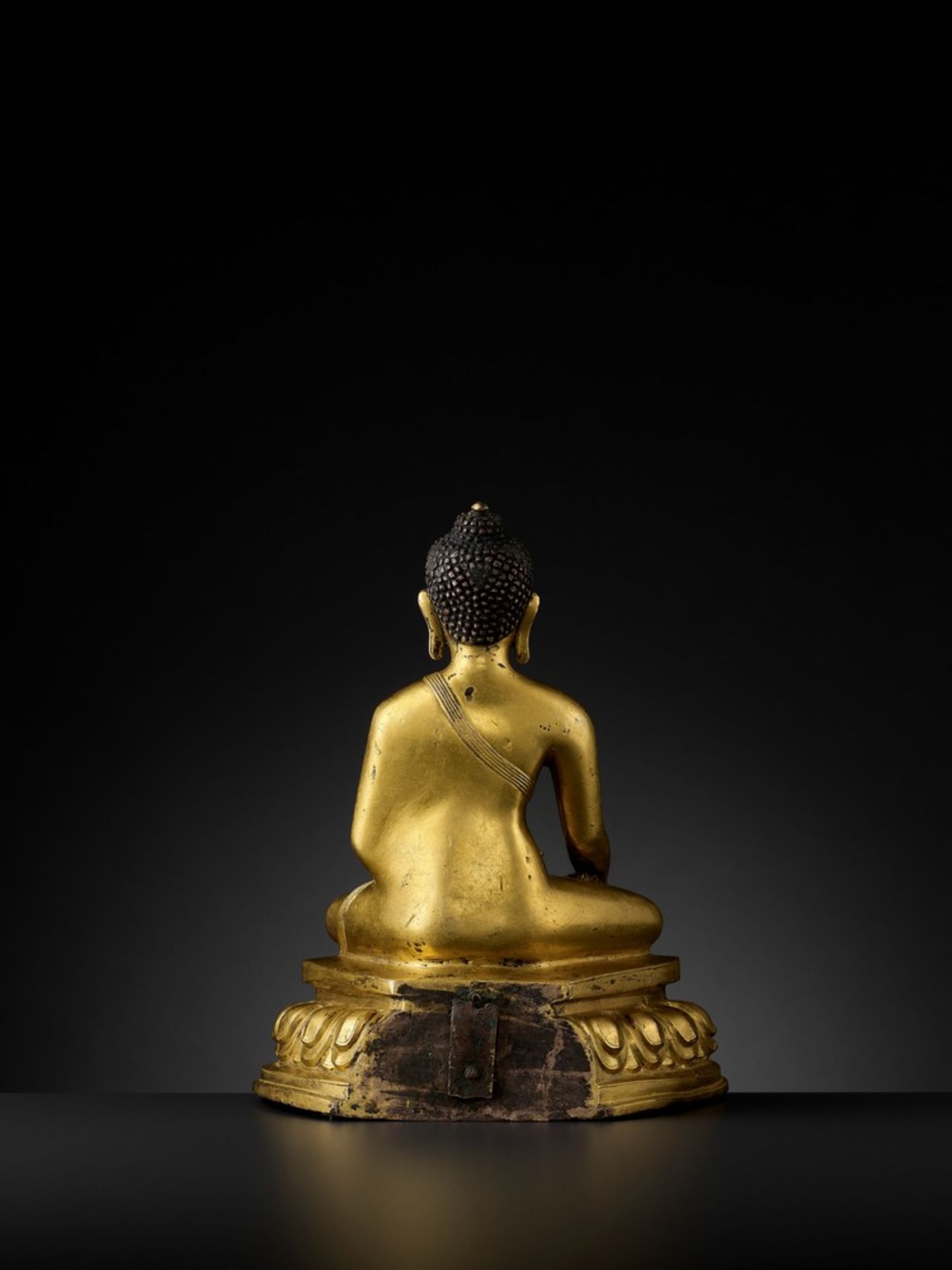 A GILT COPPER ALLOY FIGURE OF BUDDHA SHAKYAMUNI, PROBABLY DENSATIL - Image 11 of 19