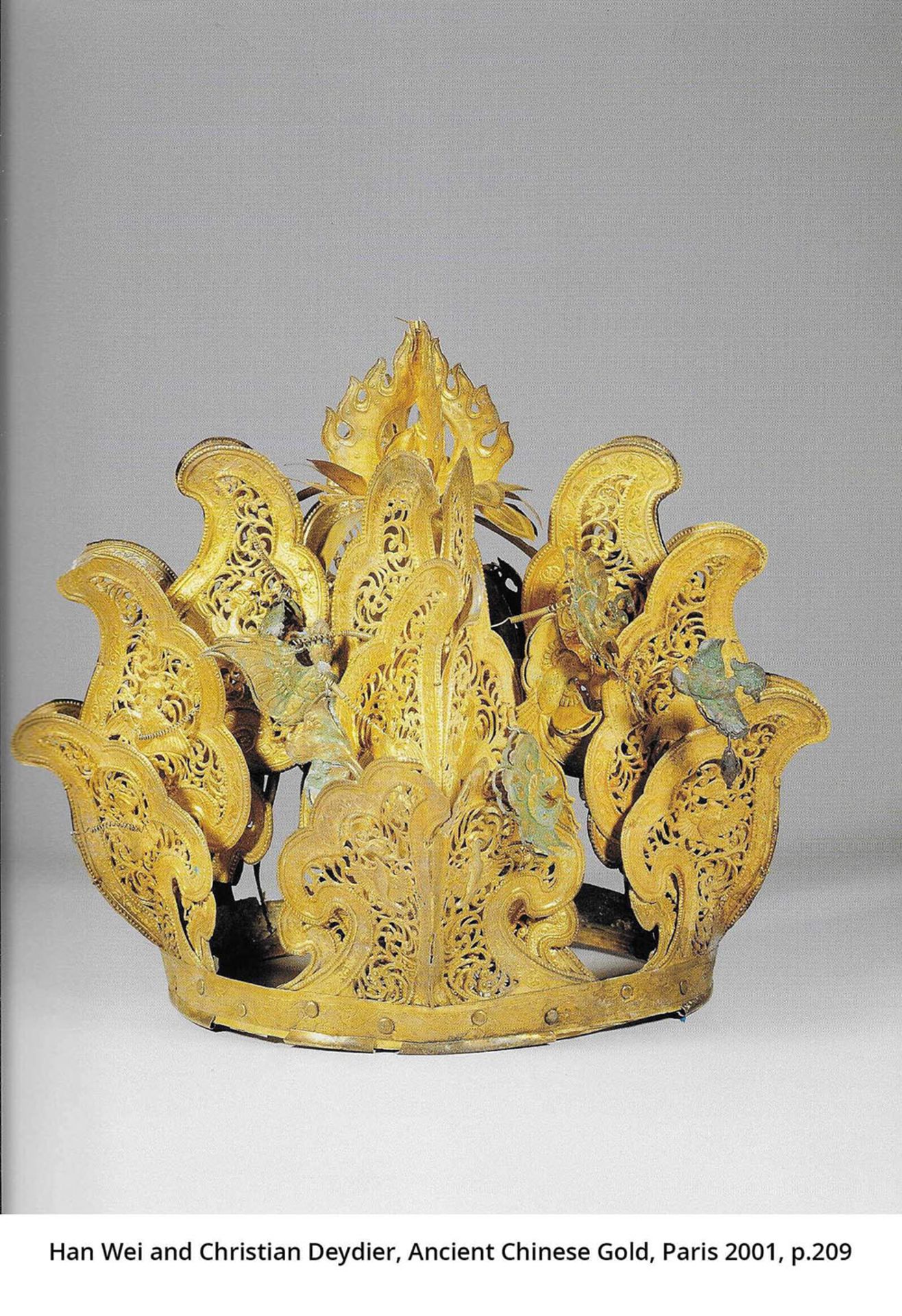A LIAO DYNASTY GOLD REPOUSSÉ 'GUANYIN' FILIGREE ORNAMENT China, 916-1125. The Goddess of Mercy - Image 7 of 9