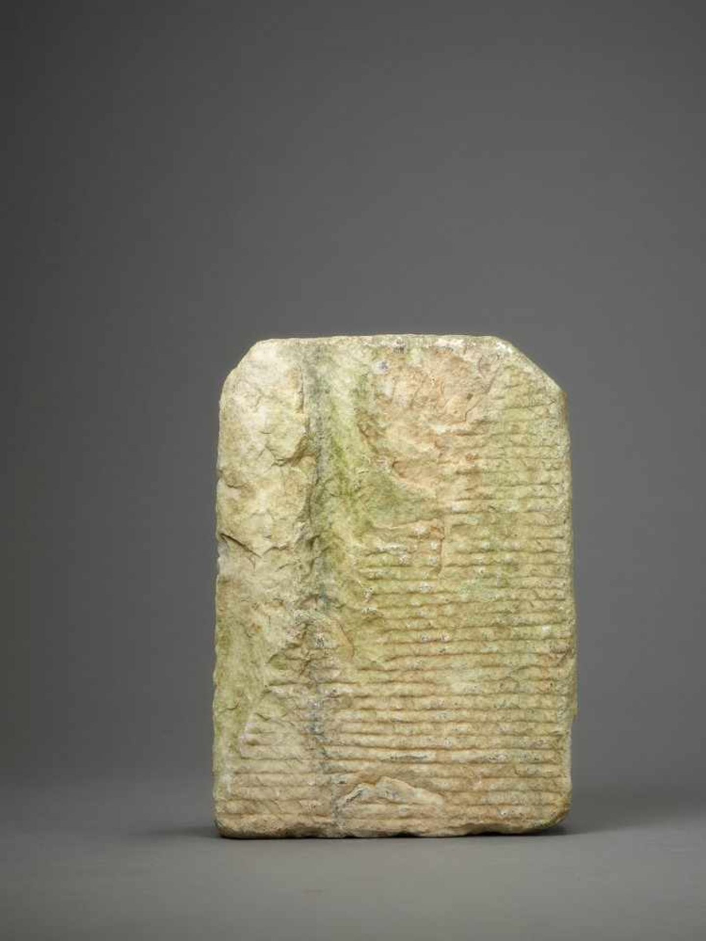 A WHITE MARBLE BUDDHIST STELE, NORTHERN QI DYNASTY - Bild 8 aus 10