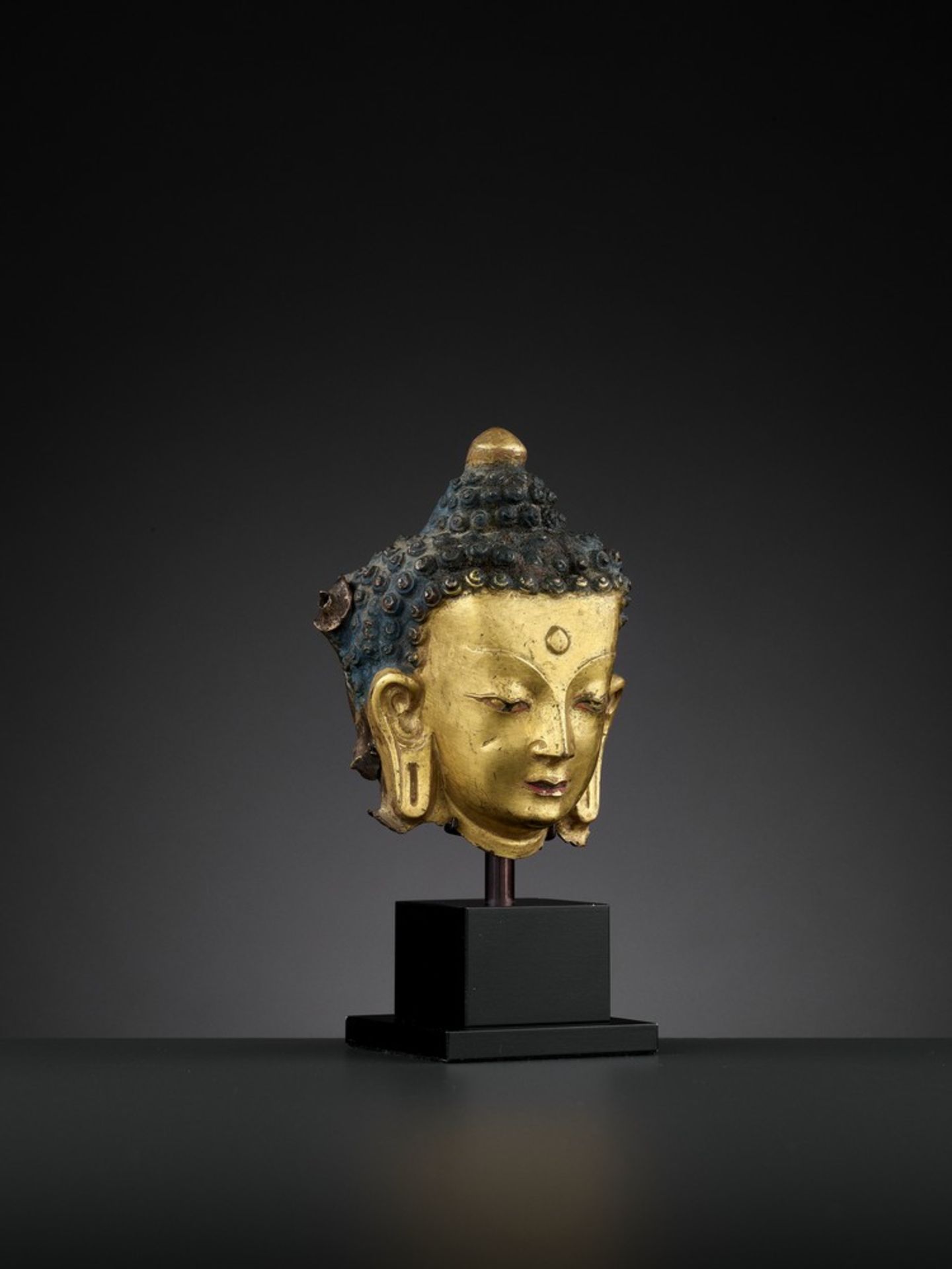 A GILT COPPER REPOUSSÉ HEAD OF BUDDHA, 18TH CENTURY < - Image 9 of 12