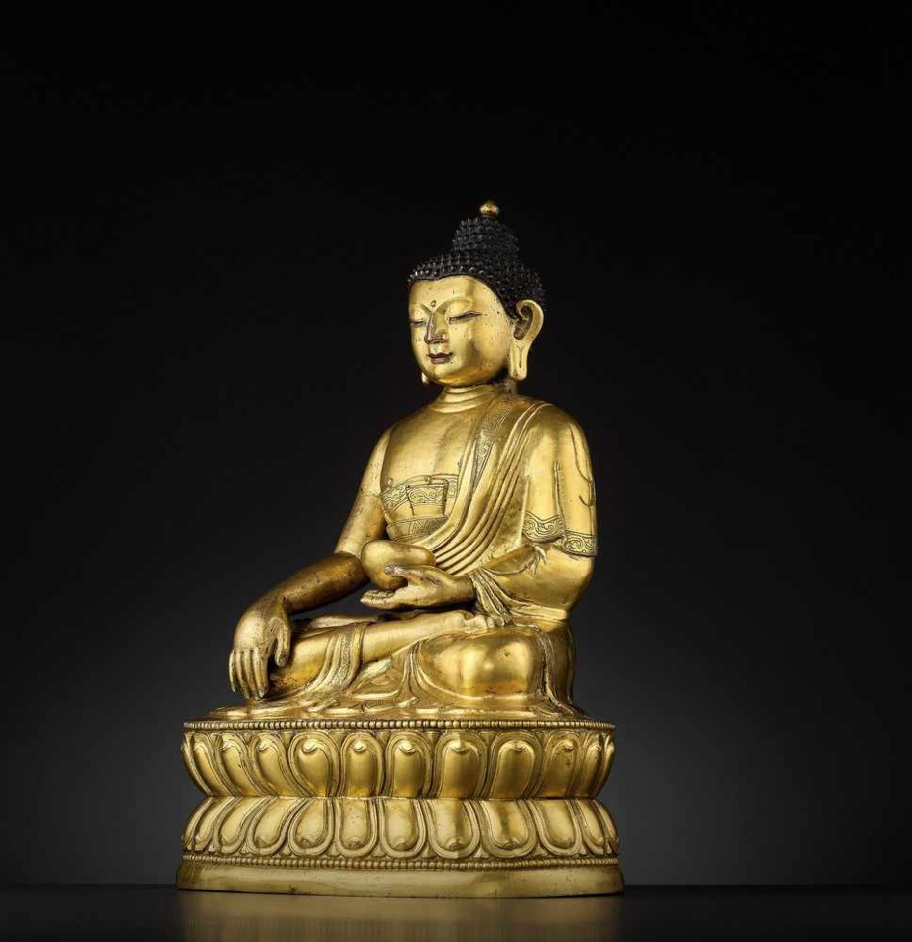 A LARGE MING DYNASTY STATUE OF BUDDHA SHAKYAMUNI - Bild 5 aus 16