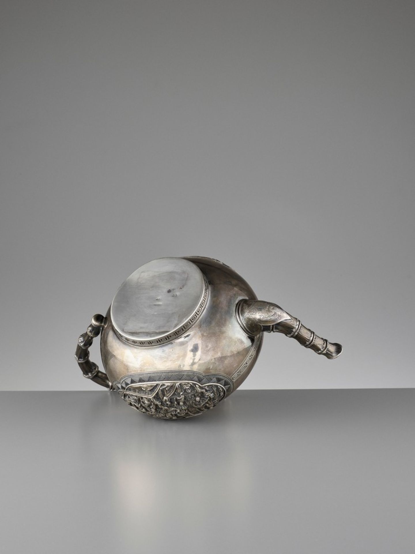 A FINE SILVER TEAPOT, QING DYNASTY - Image 11 of 12