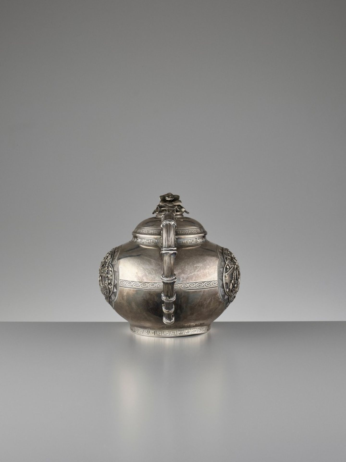 A FINE SILVER TEAPOT, QING DYNASTY - Image 8 of 12