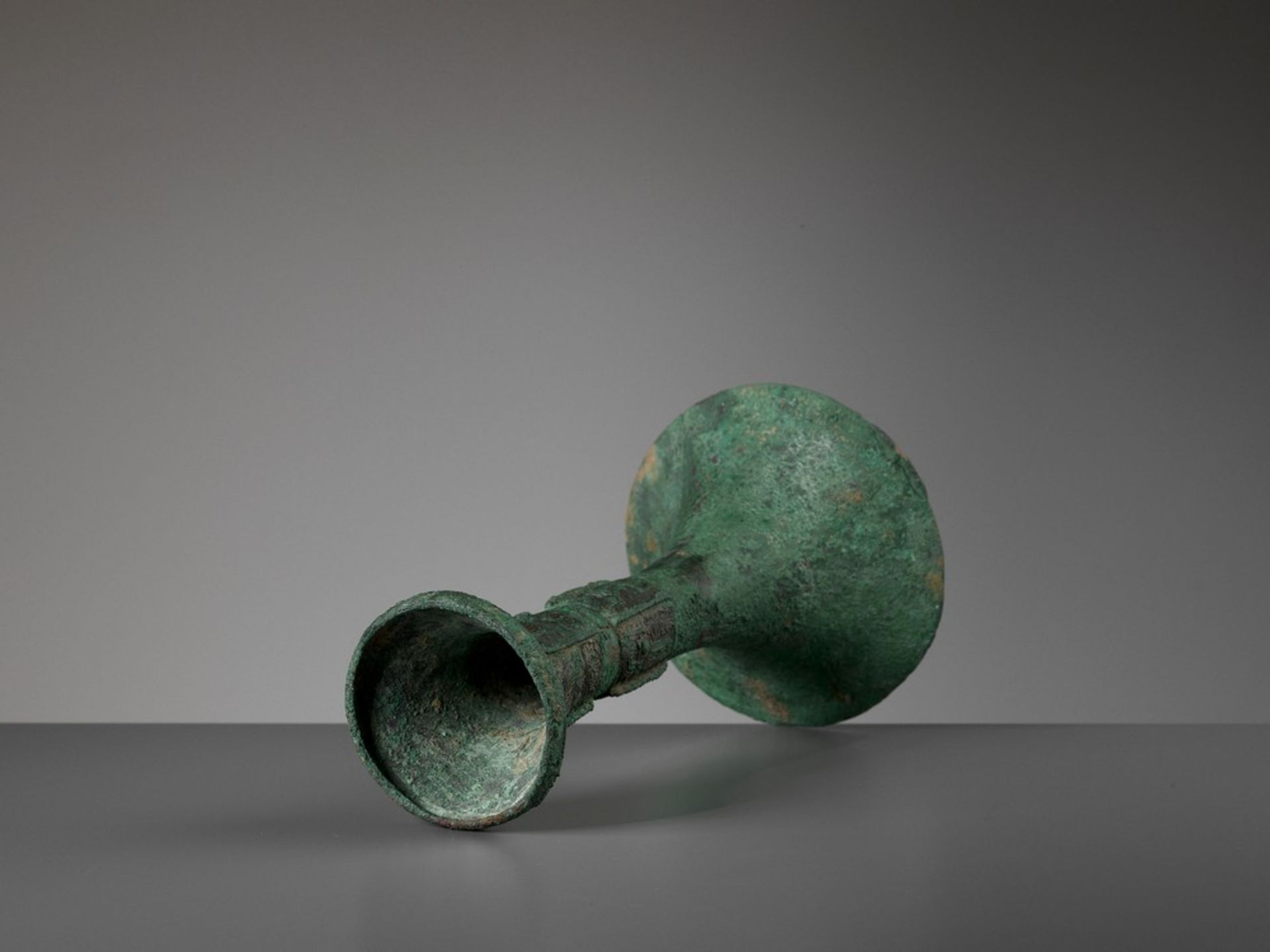 AN ARCHAIC BRONZE RITUAL WINE VESSEL, GU, SHANG DYNASTY - Image 11 of 11