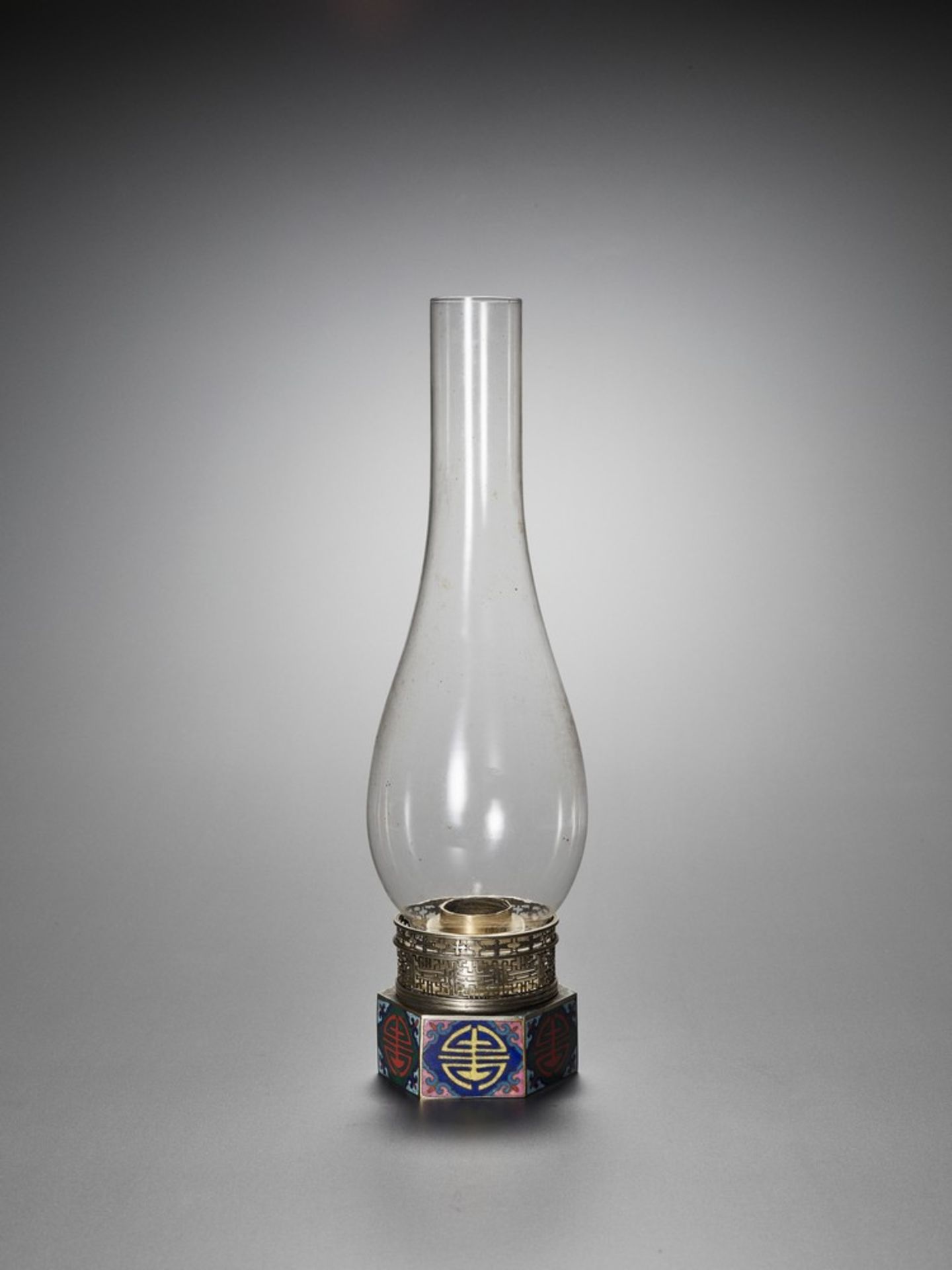 A CLOISONNÉ ENAMELED OPIUM LAMP, QING DYNASTY < - Bild 8 aus 8