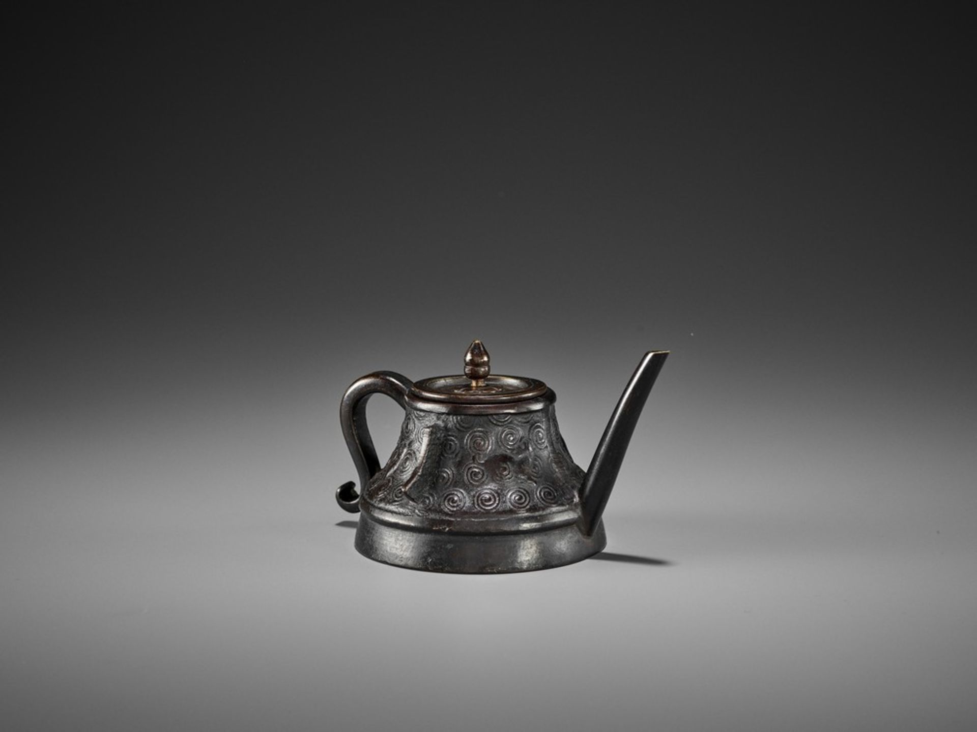 A BRONZE ‘TEAPOT’ WATER DROPPER AND COVER, KANGXI <br - Image 3 of 11