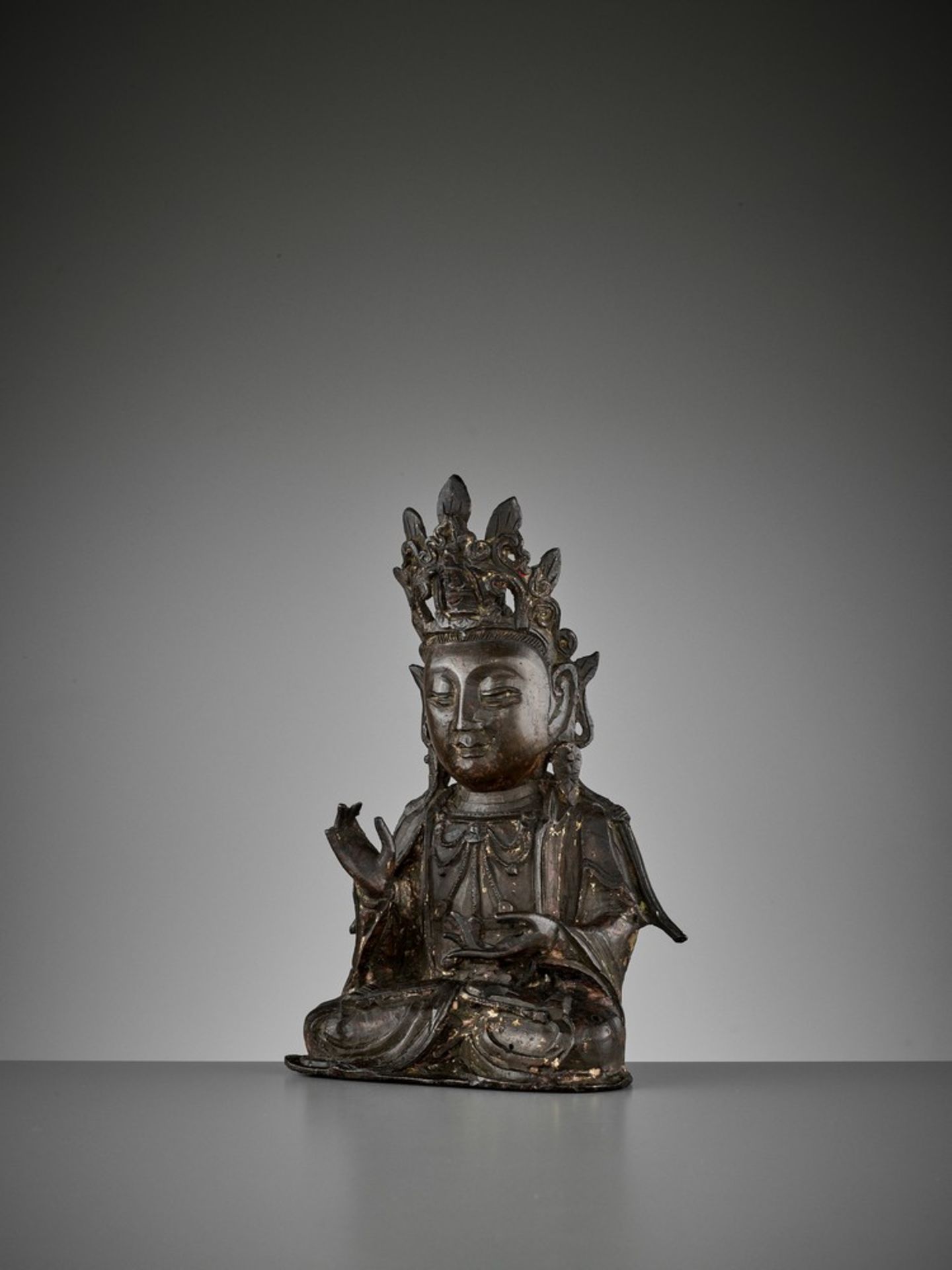 A BRONZE FIGURE OF AVALOKITESVARA, MING DYNASTY