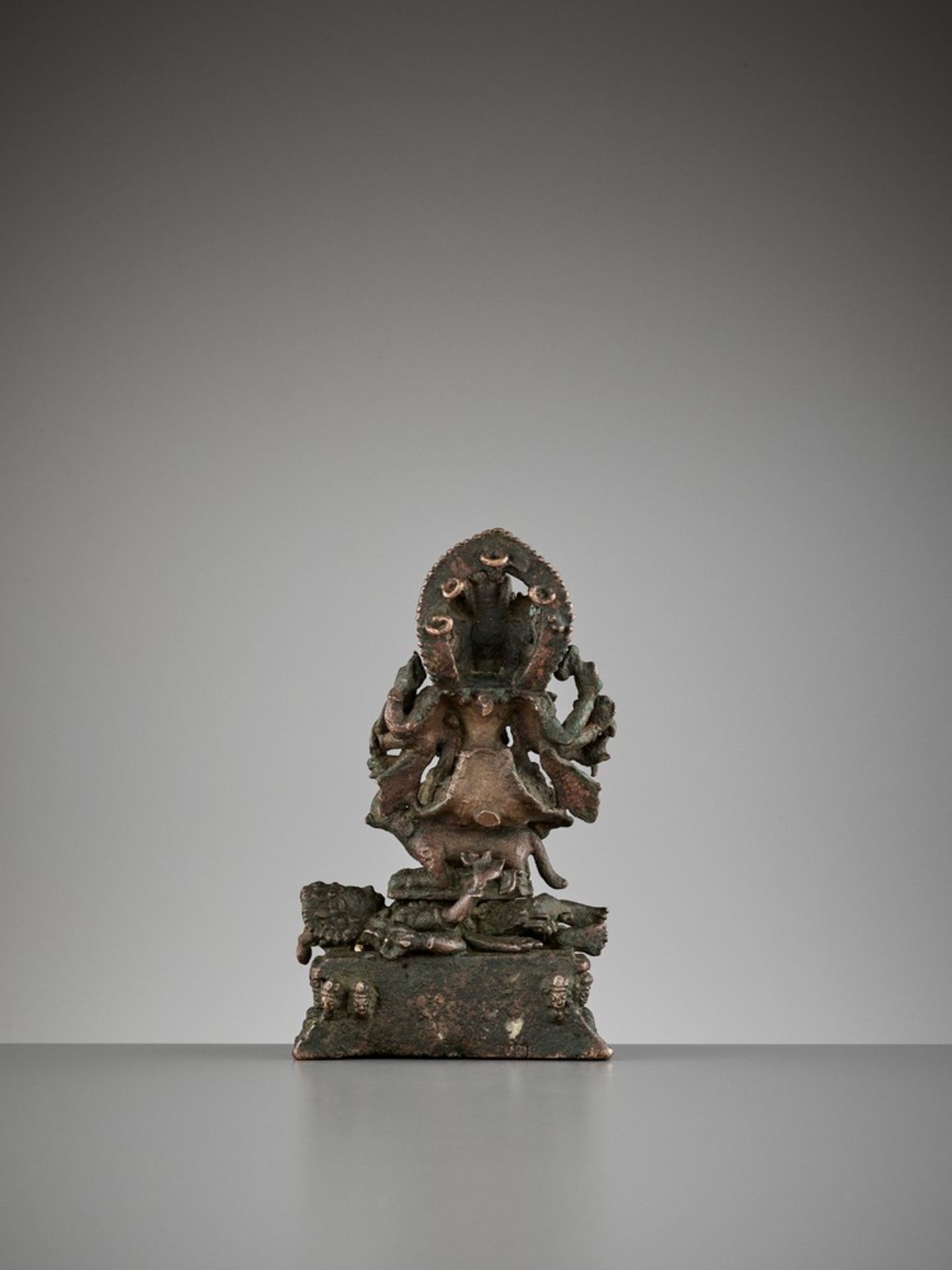 A BRONZE FIGURE OF JNANA DAKINI, LATE 16TH TO EARLY 17TH CENTURY - Image 6 of 9