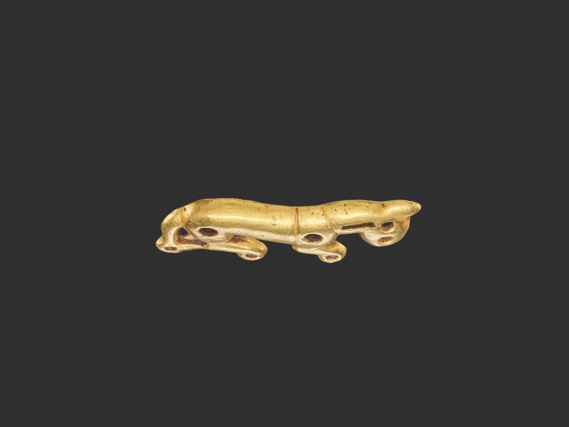 AN ORDOS GOLD ‘LEAPING TIGER’ PLAQUE, WARRING STATES China, Inner Mongolia, Ordos, 475-221 BC. The - Bild 3 aus 9