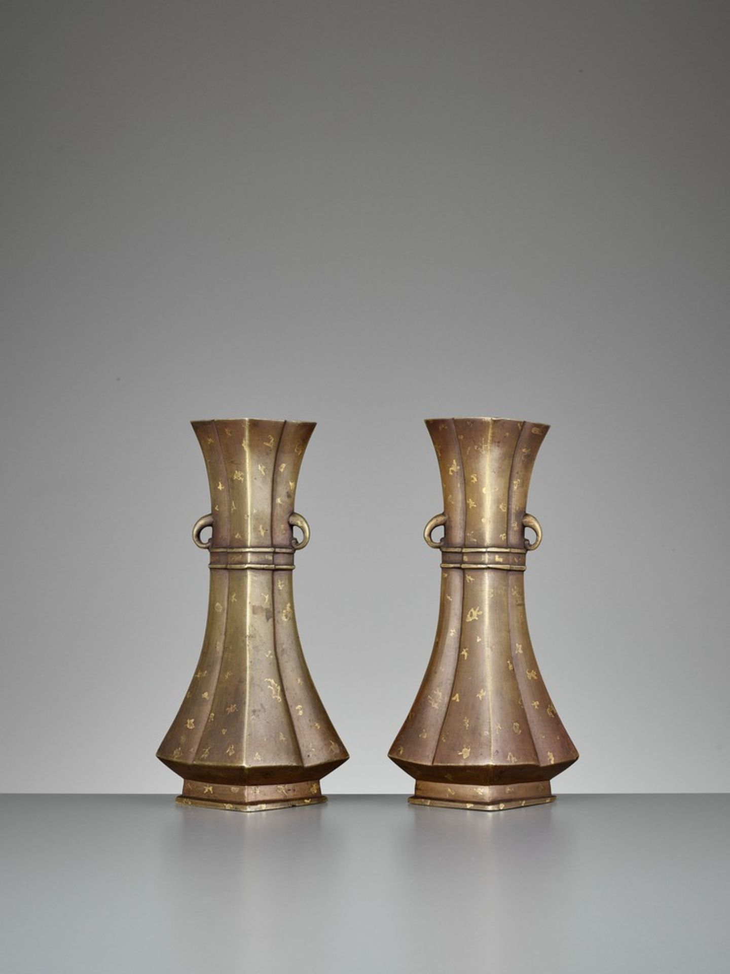 A PAIR OF GOLD-SPLASHED BRONZE VASES, QING DYNASTY - Image 6 of 10