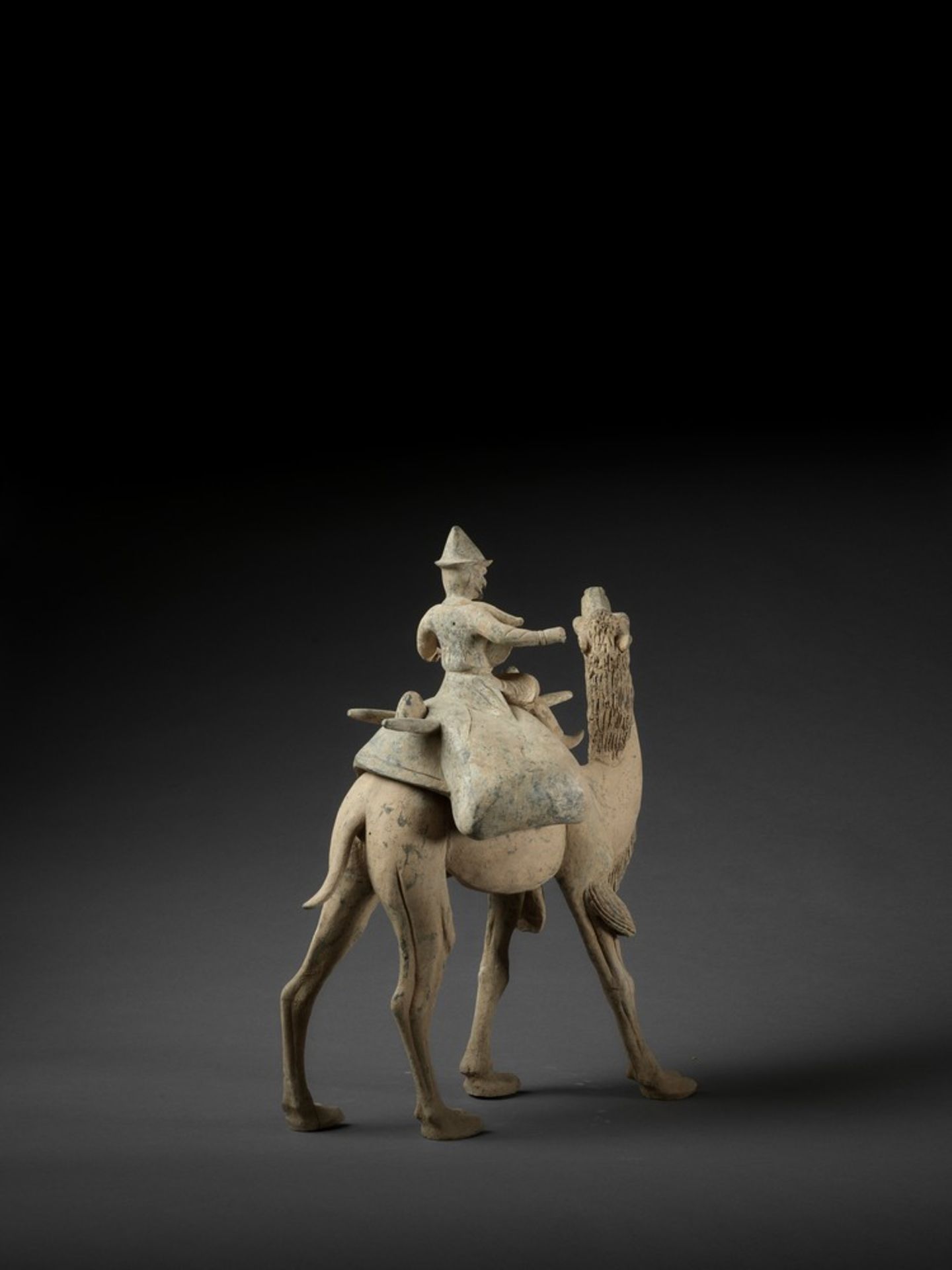 A MASSIVE POTTERY FIGURE OF A CAMEL AND RIDER, TANG DYNASTY - Bild 10 aus 16