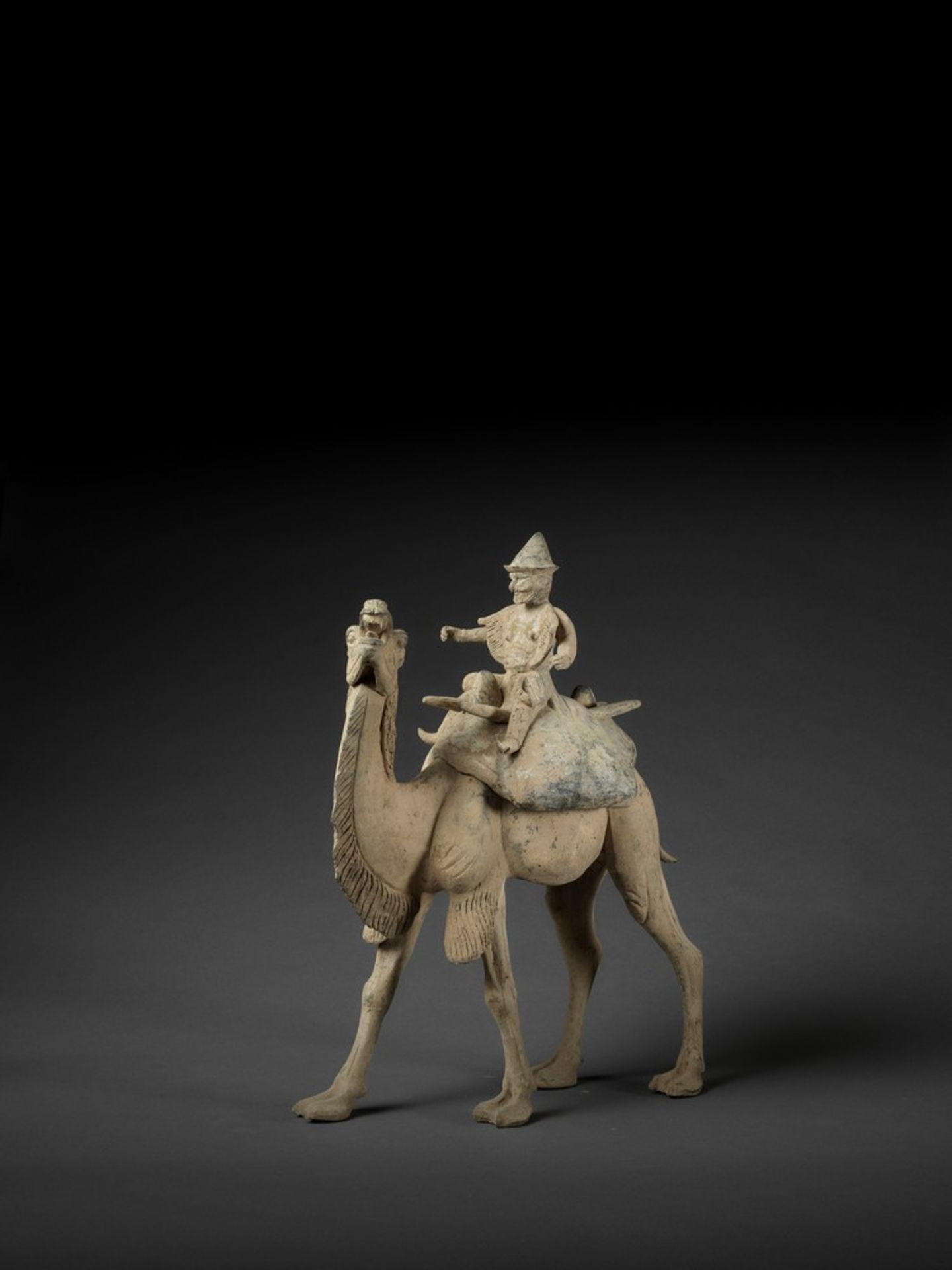 A MASSIVE POTTERY FIGURE OF A CAMEL AND RIDER, TANG DYNASTY - Bild 6 aus 16