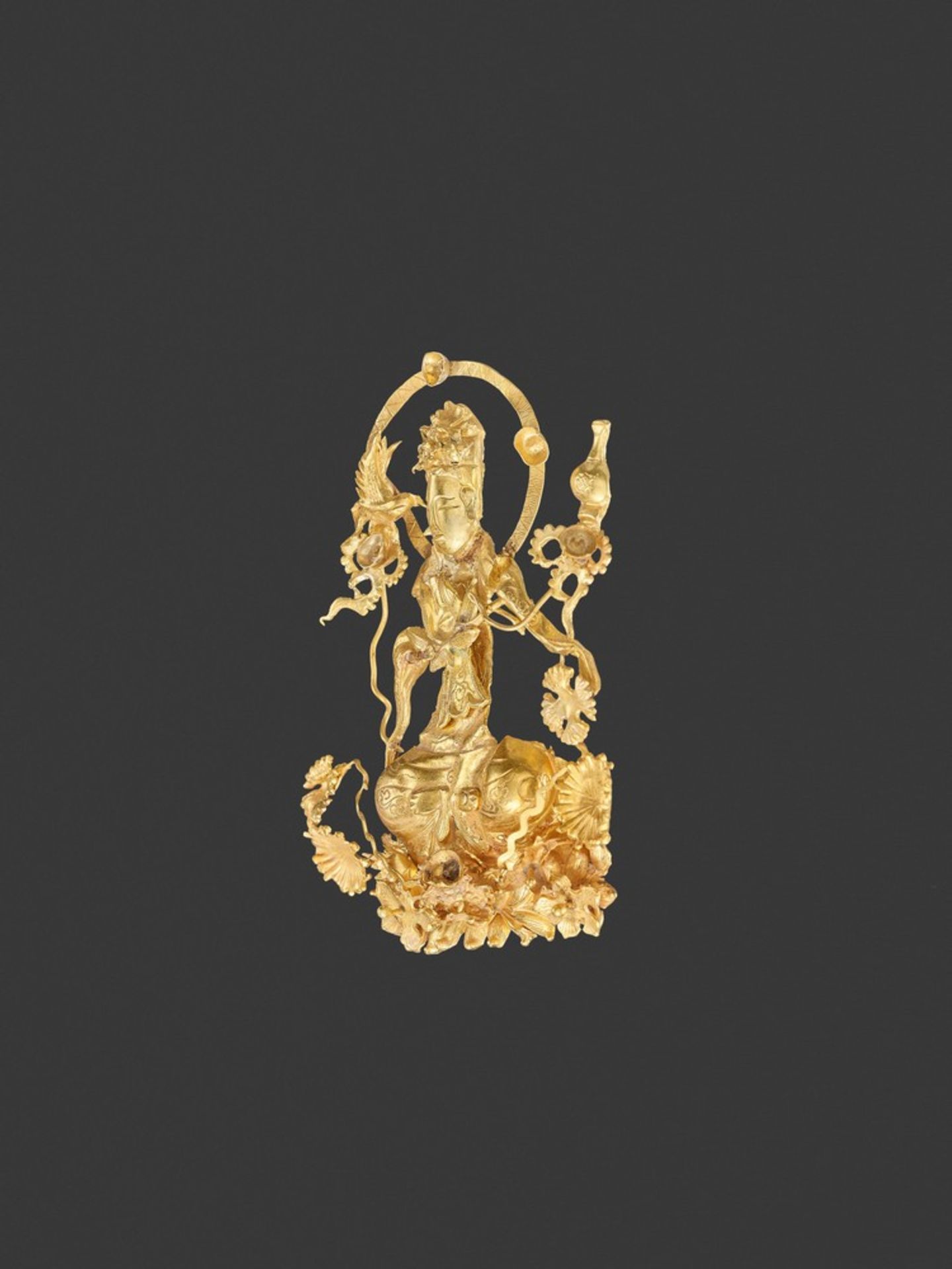 A LIAO DYNASTY GOLD REPOUSSÉ 'GUANYIN' FILIGREE ORNAMENT China, 916-1125. The Goddess of Mercy - Image 2 of 9