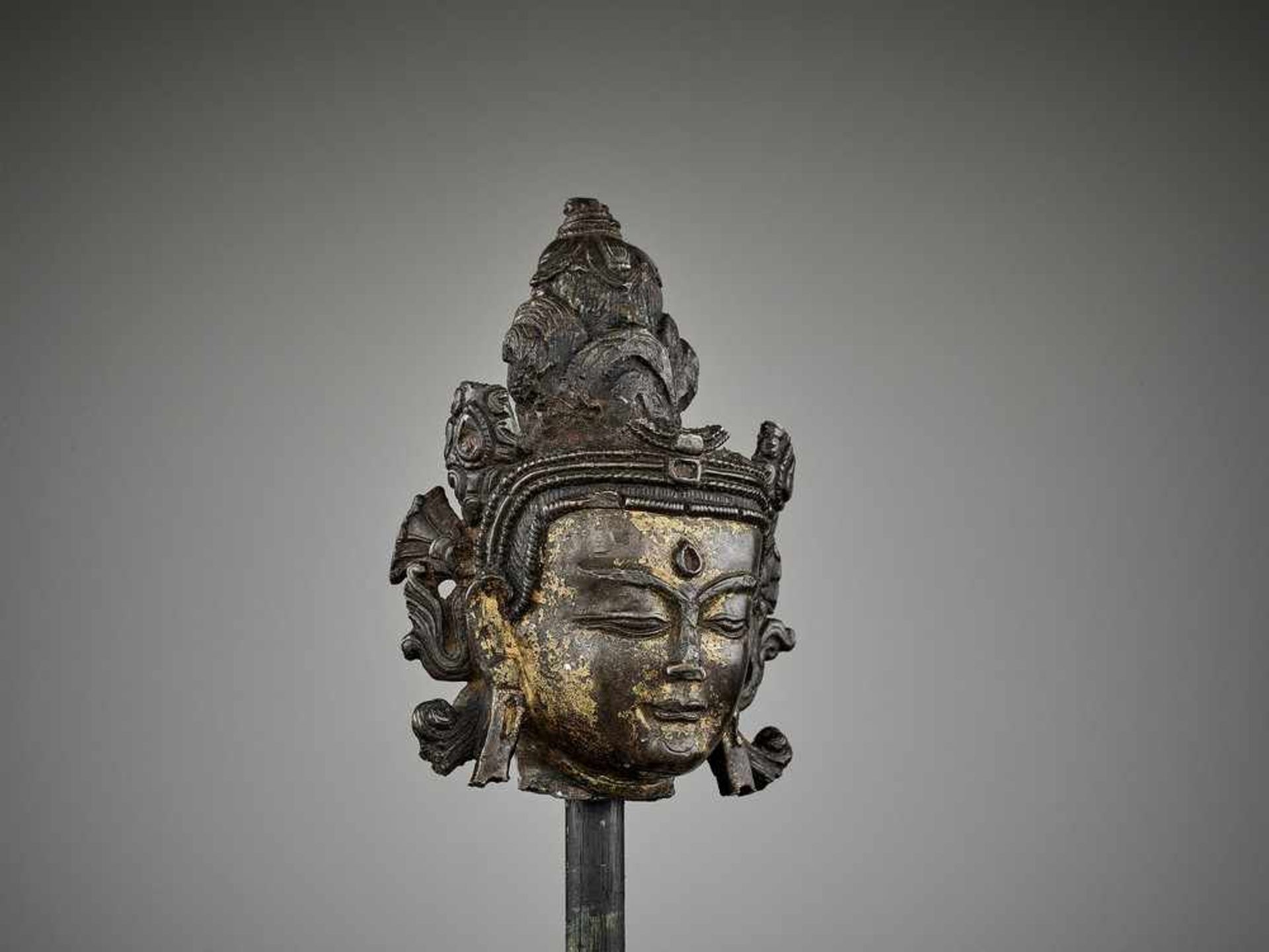 A TIBETAN LACQUER-GILT BRONZE HEAD OF A BODHISATTVA, 14TH-15TH CENTURY - Image 8 of 8