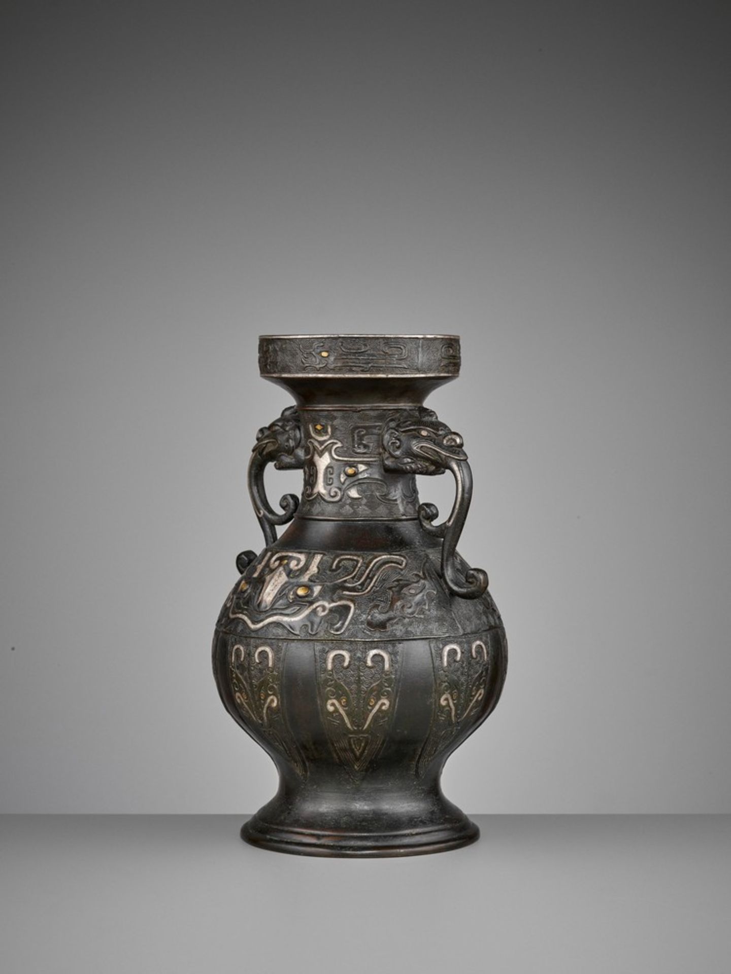 A GOLD AND SILVER INLAID BRONZE VASE, HU, MING DYNASTY - Image 7 of 11