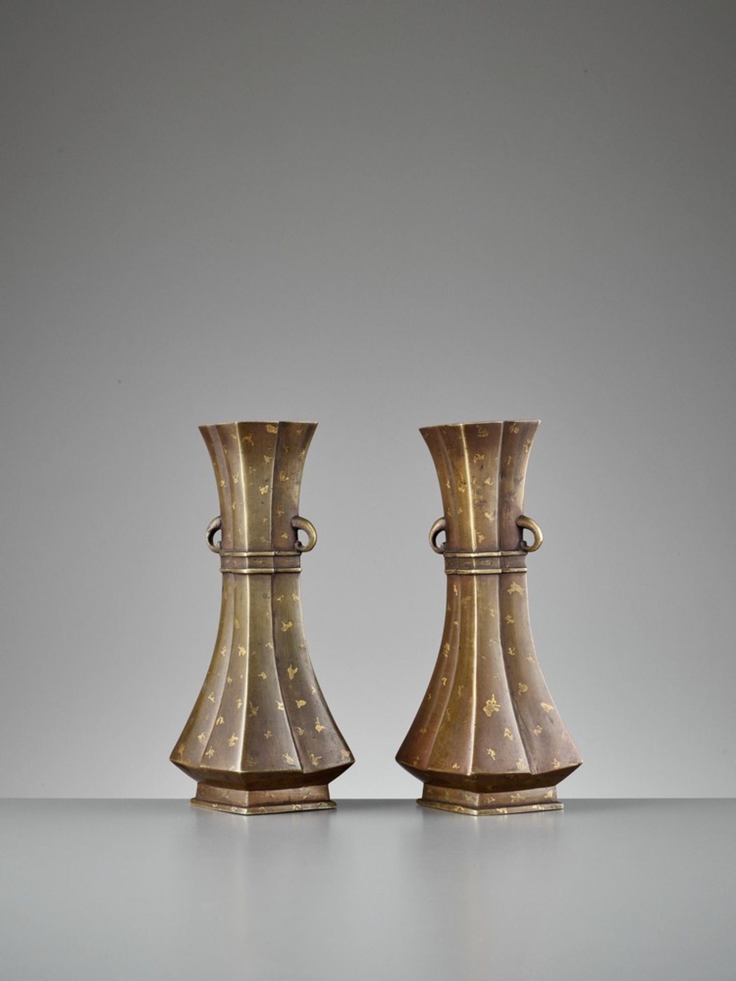 A PAIR OF GOLD-SPLASHED BRONZE VASES, QING DYNASTY - Image 2 of 10