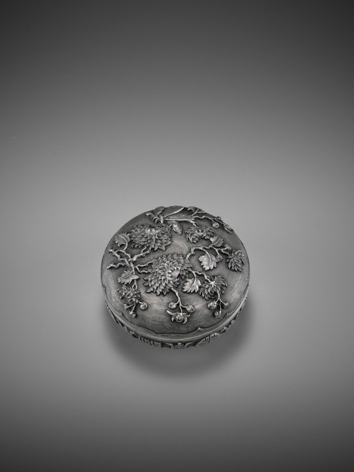 A ‘CHRSANTHEMUM AND BUTTERFLIES’ SILVER BOX, QING <br - Image 10 of 12