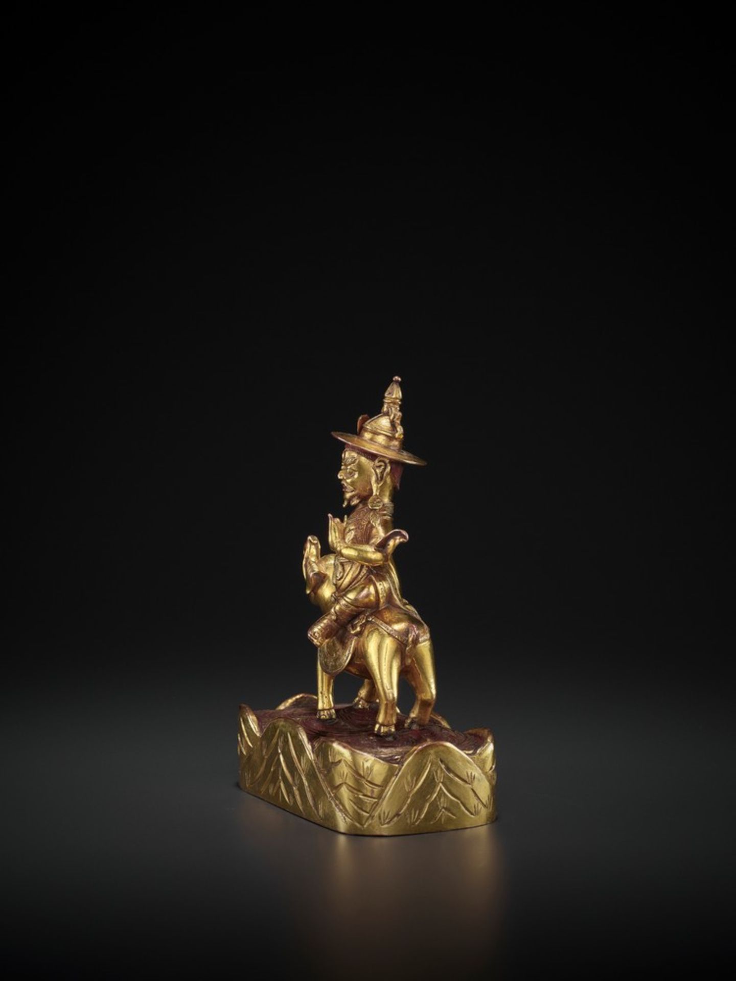 A GILT BRONZE FIGURE OF PEHAR GYALPO IN THE GYAJIN FORM, EARLY QING DYNASTY - Image 7 of 14