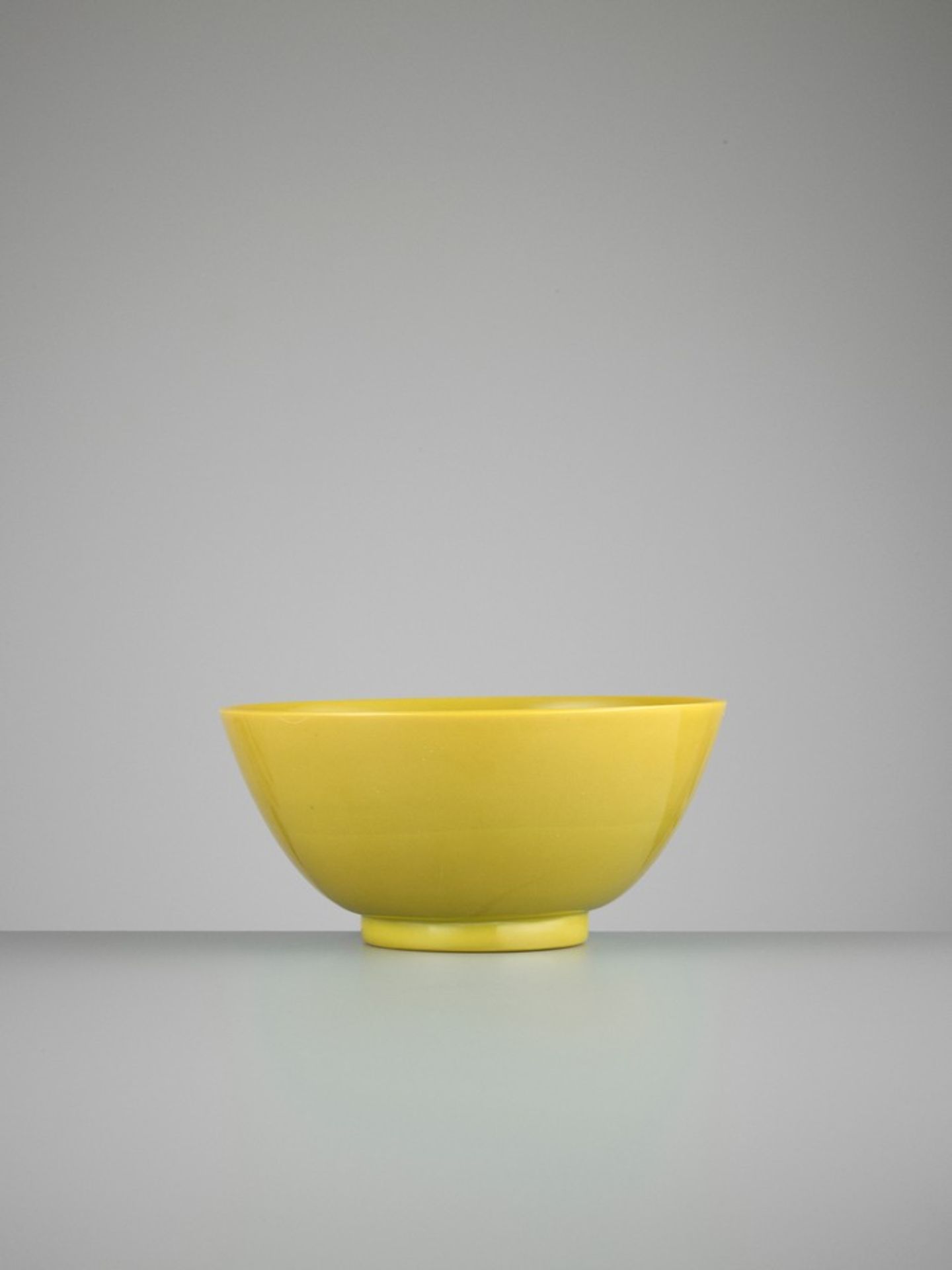 A MUSTARD-YELLOW GLASS BOWL, PROBABLY IMPERIAL, QING DYNASTY - Image 8 of 10