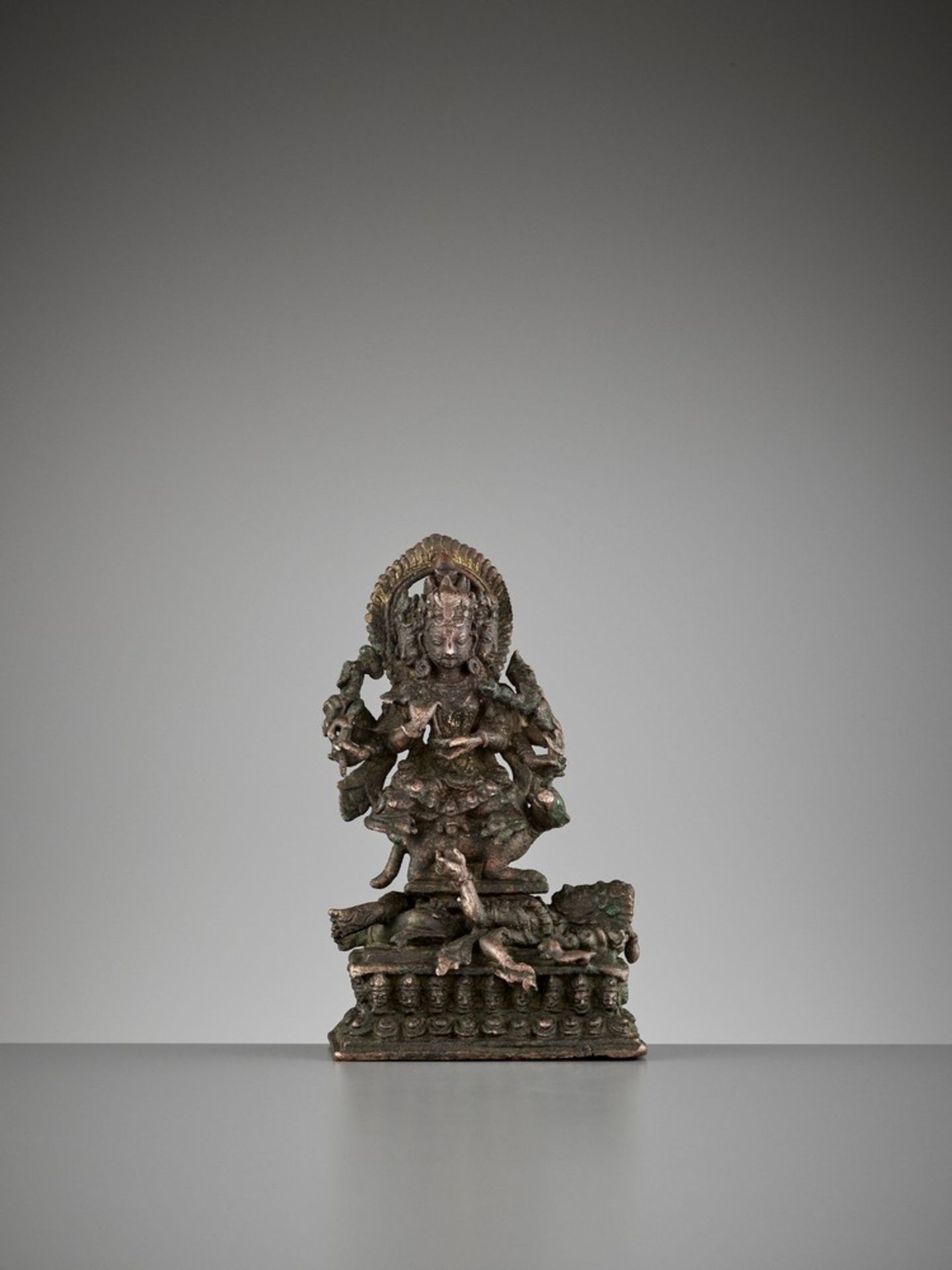 A BRONZE FIGURE OF JNANA DAKINI, LATE 16TH TO EARLY 17TH CENTURY - Image 2 of 9