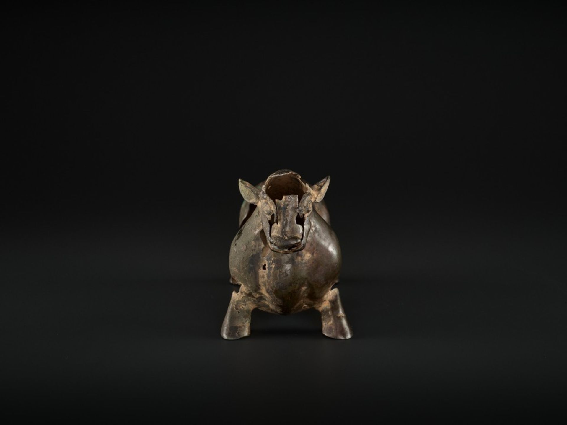 A SUPERB BRONZE FIGURE OF A BULL, LATE WARRING STATES TO EARLY HAN DYNASTY - Image 12 of 14