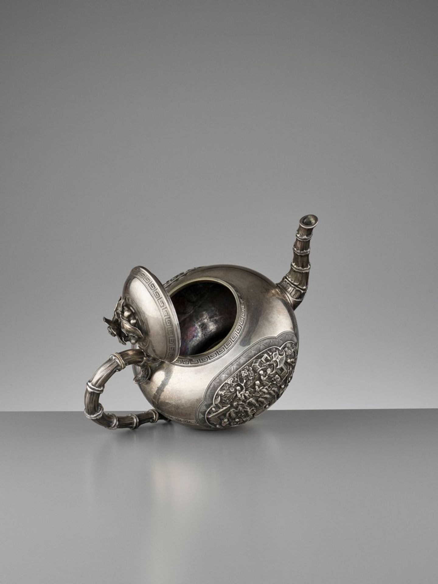 A FINE SILVER TEAPOT, QING DYNASTY - Image 10 of 12