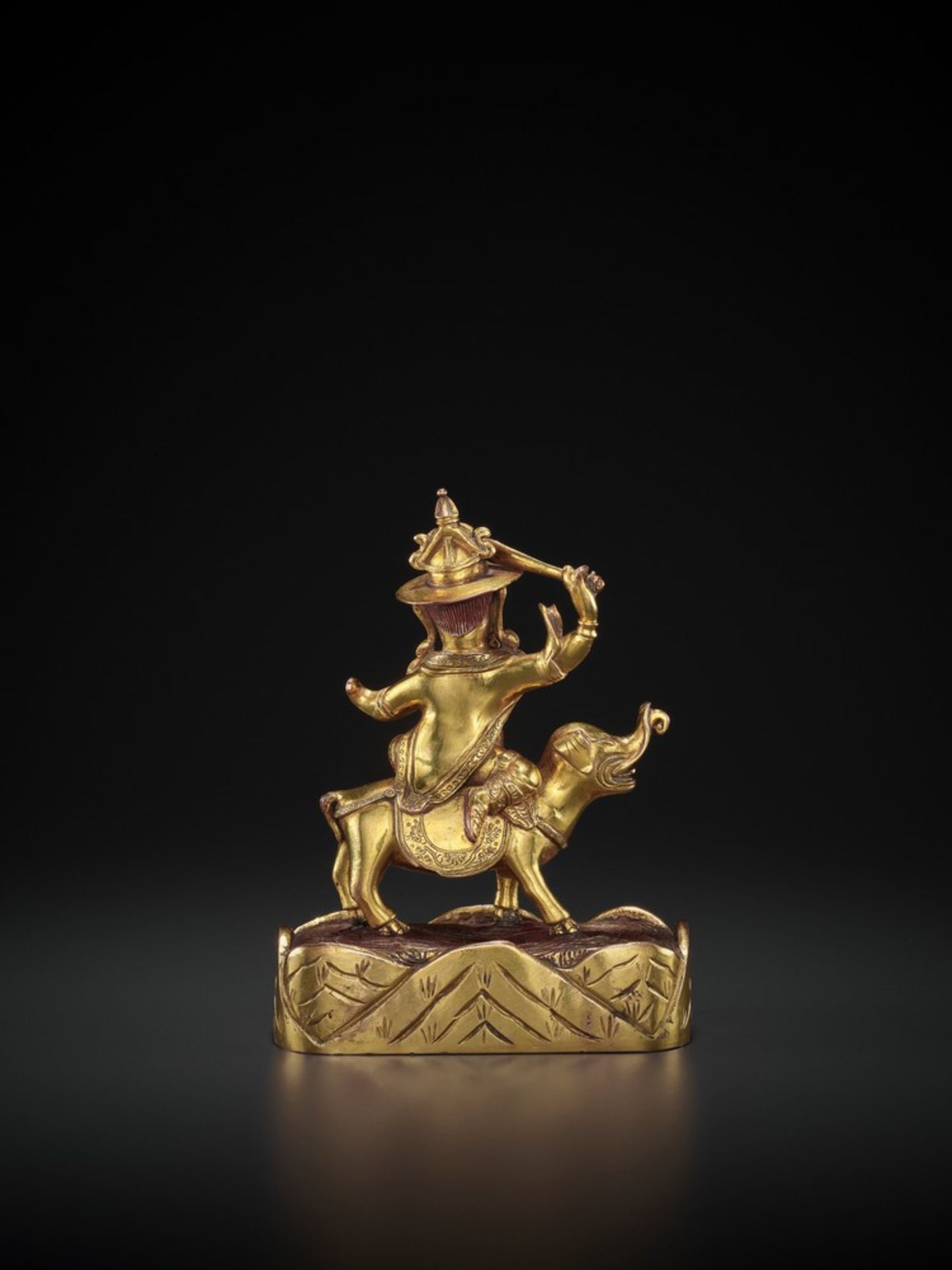 A GILT BRONZE FIGURE OF PEHAR GYALPO IN THE GYAJIN FORM, EARLY QING DYNASTY - Image 9 of 14