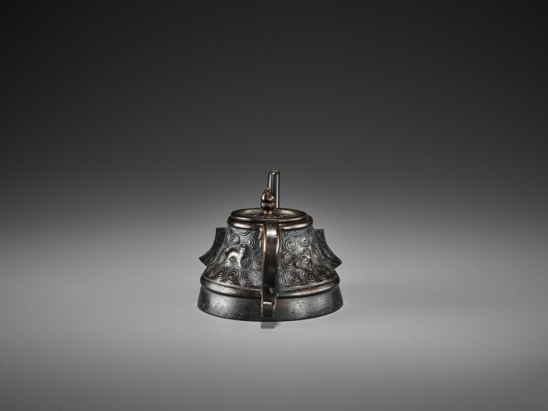 A BRONZE ‘TEAPOT’ WATER DROPPER AND COVER, KANGXI <br - Image 8 of 11