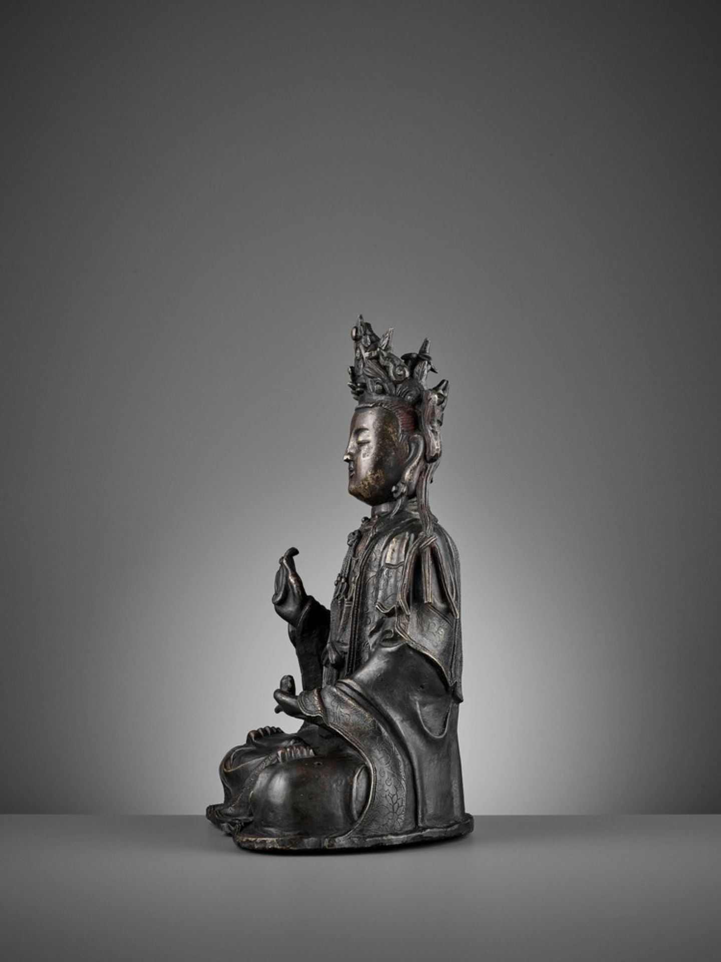 A VERY LARGE GILT-BRONZE FIGURE OF AVALOKITESVARA, MING DYNASTY - Image 5 of 16