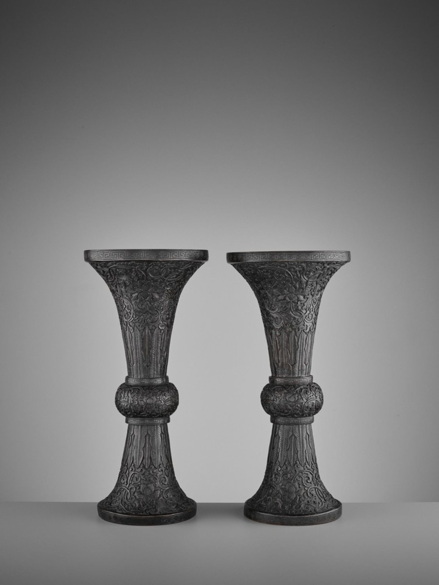 A PAIR OF BRONZE REPOUSSÉ GU VASES, MID-QING < - Image 4 of 8