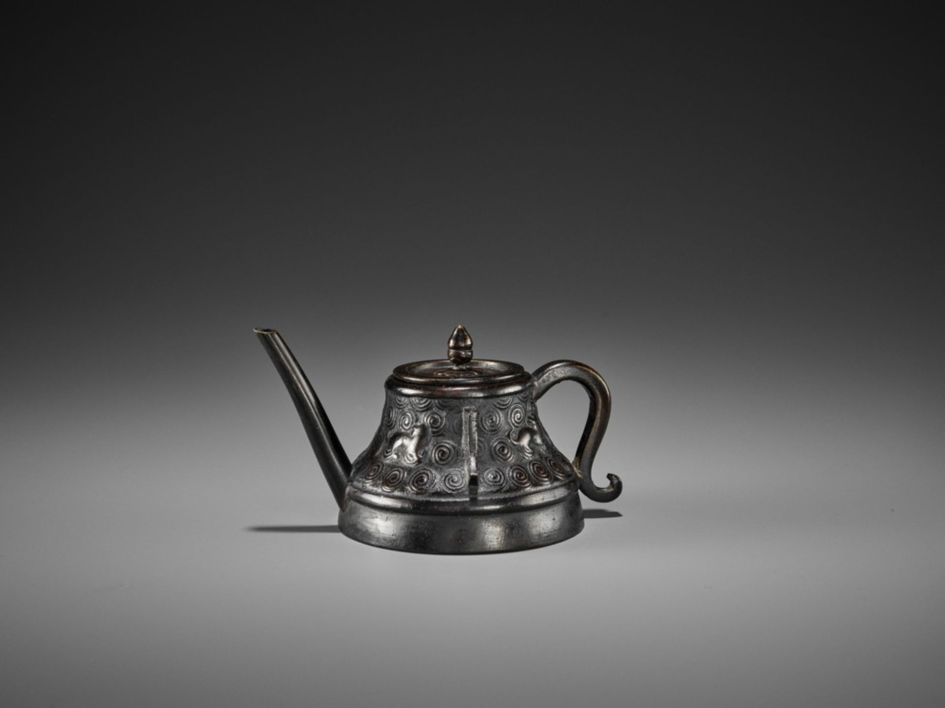 A BRONZE ‘TEAPOT’ WATER DROPPER AND COVER, KANGXI <br - Image 7 of 11