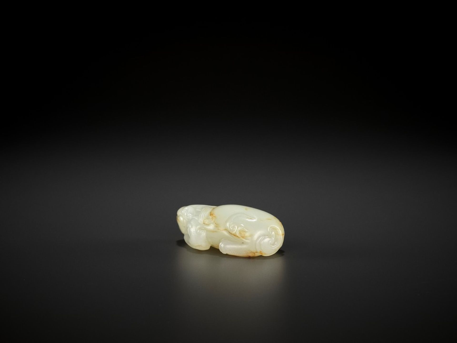 AN EXQUISITE WHITE JADE LION CUB, QIANLONG - Bild 6 aus 11