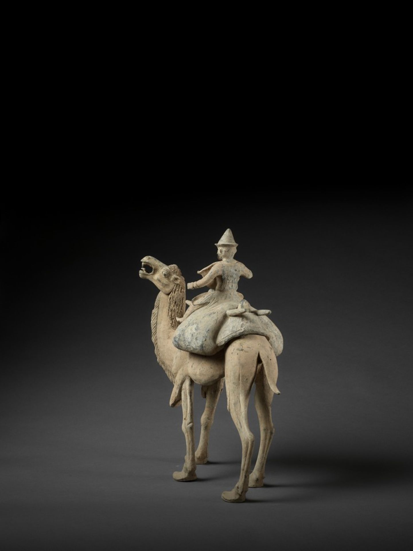 A MASSIVE POTTERY FIGURE OF A CAMEL AND RIDER, TANG DYNASTY - Bild 9 aus 16
