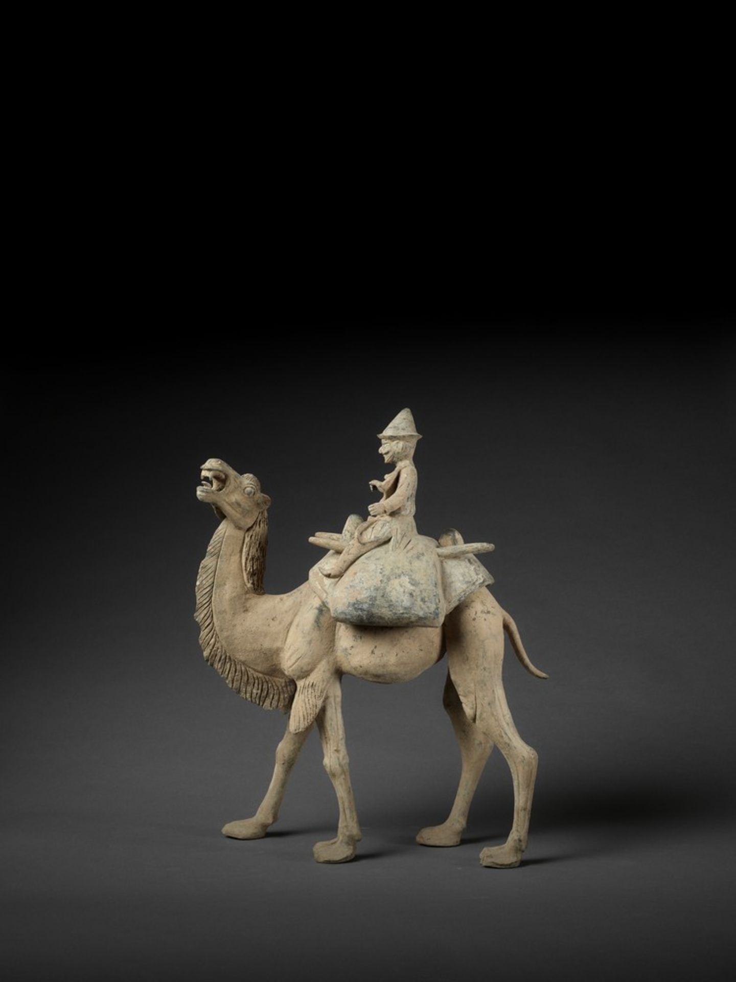 A MASSIVE POTTERY FIGURE OF A CAMEL AND RIDER, TANG DYNASTY - Bild 8 aus 16